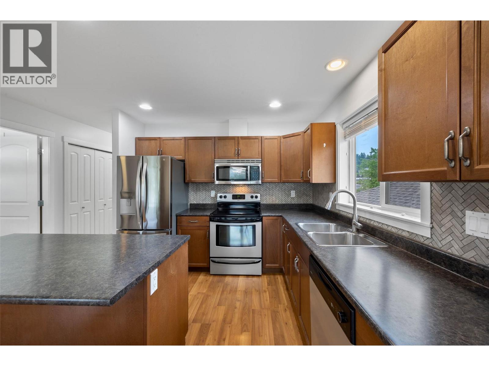#32 1855 Hillside Drive - 10