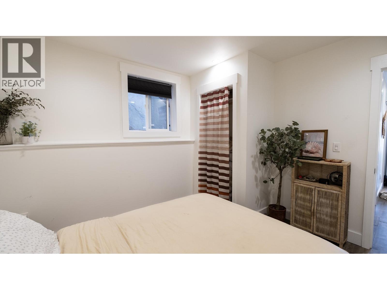 416 MARINE DRIVE, Gibsons