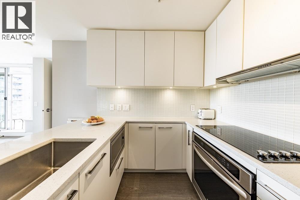 1011 668 COLUMBIA STREET, New Westminster