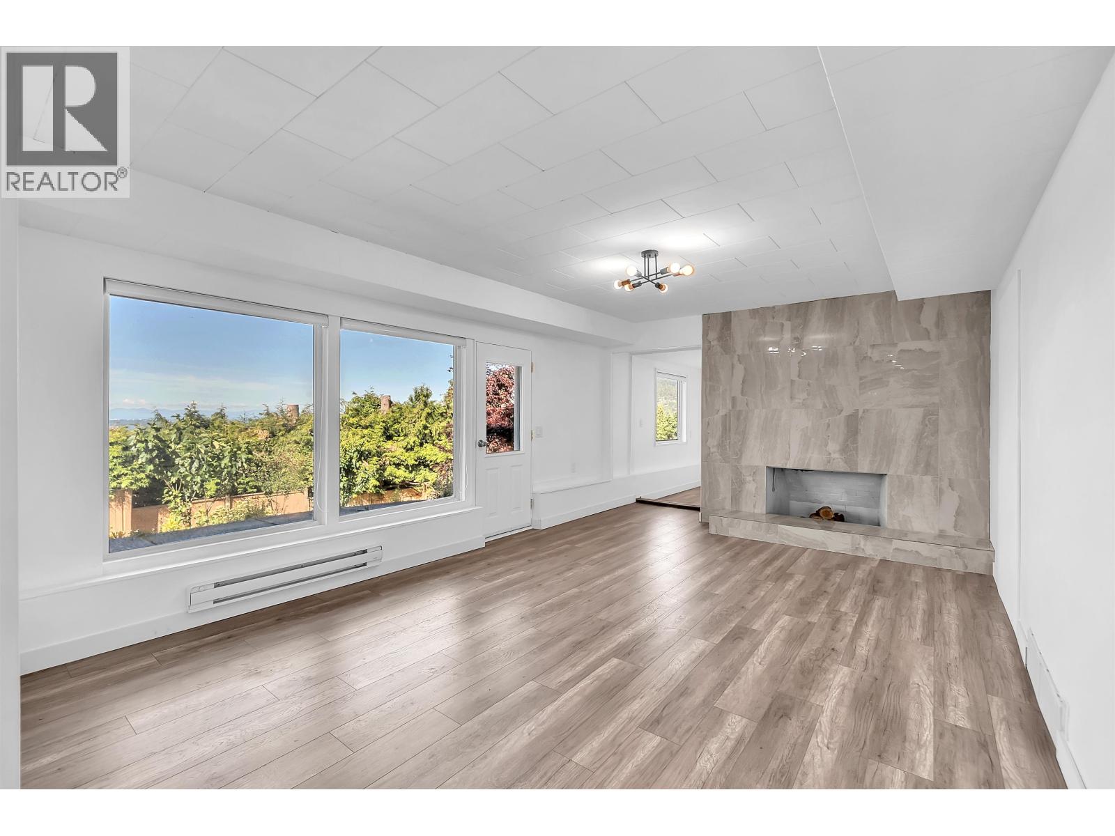 Ground Level 637 ALPINE COURT, North Vancouver