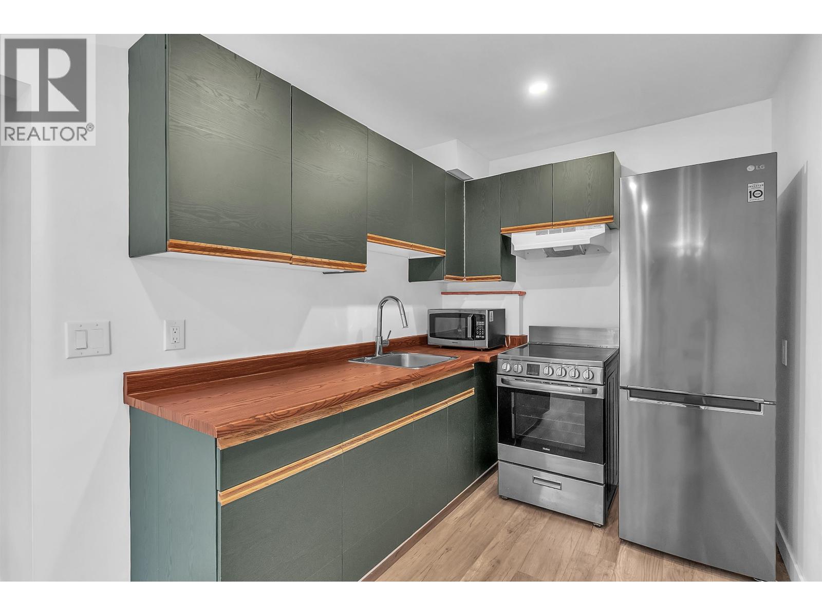 Ground Level 637 ALPINE COURT, North Vancouver