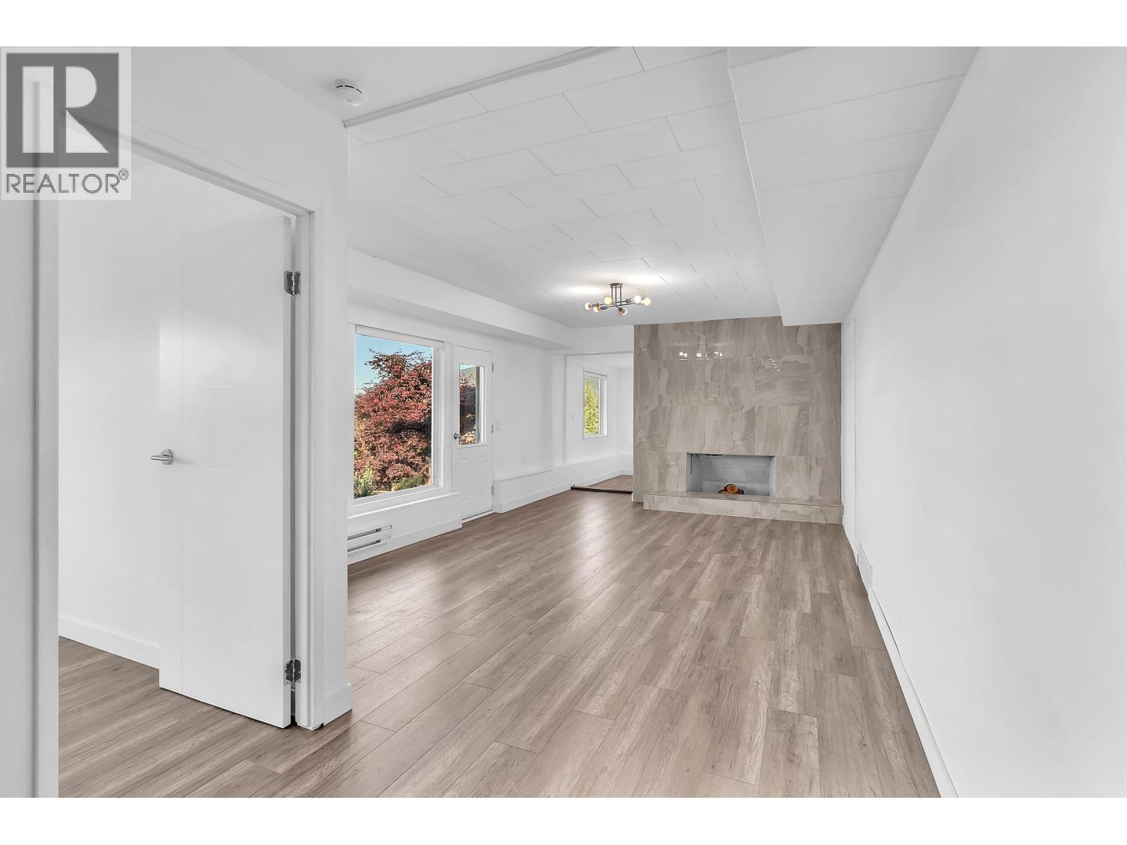 Ground Level 637 ALPINE COURT, North Vancouver