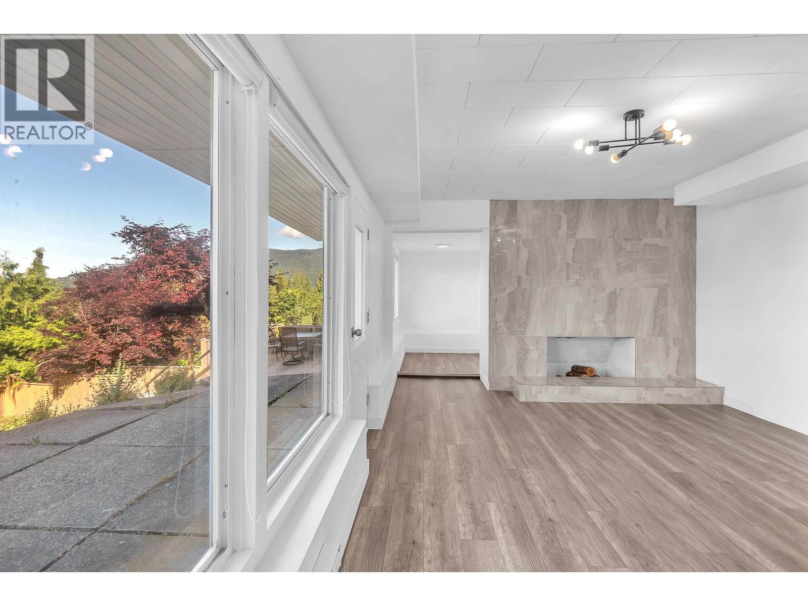 Ground Level 637 ALPINE COURT, North Vancouver