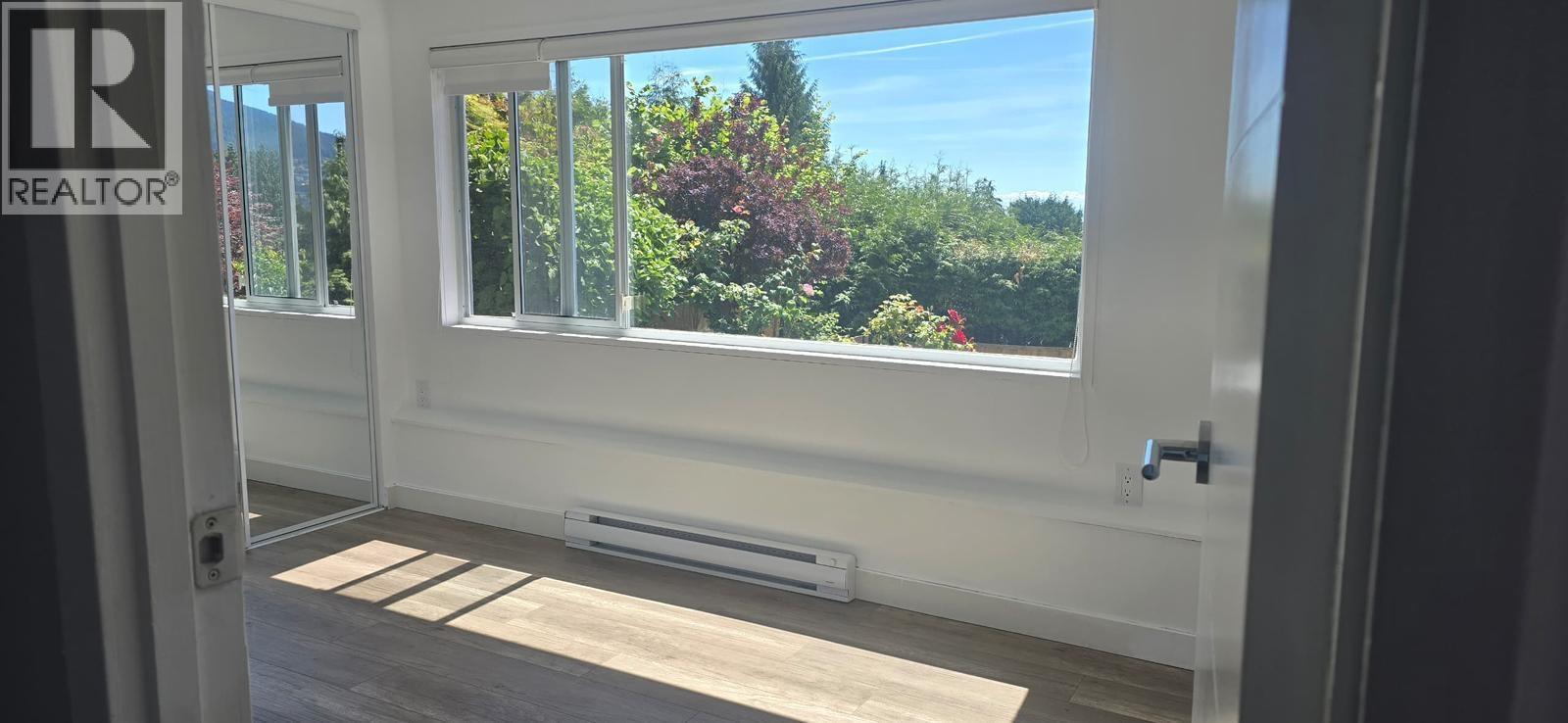 Ground Level 637 ALPINE COURT, North Vancouver