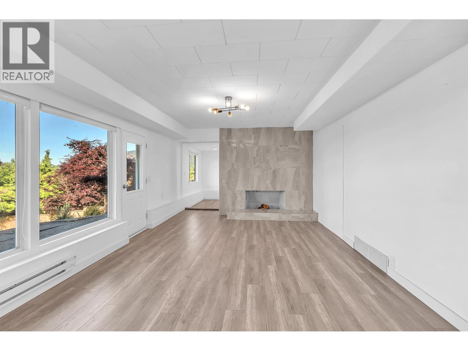 Ground Level 637 ALPINE COURT, North Vancouver