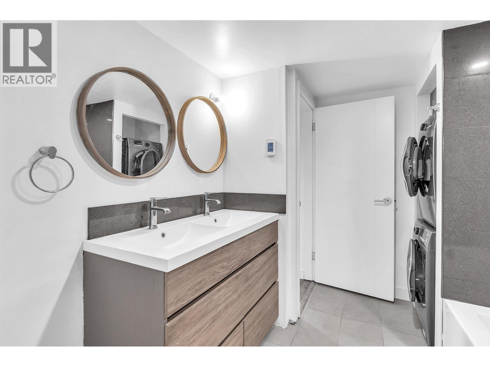 Ground Level 637 ALPINE COURT, North Vancouver