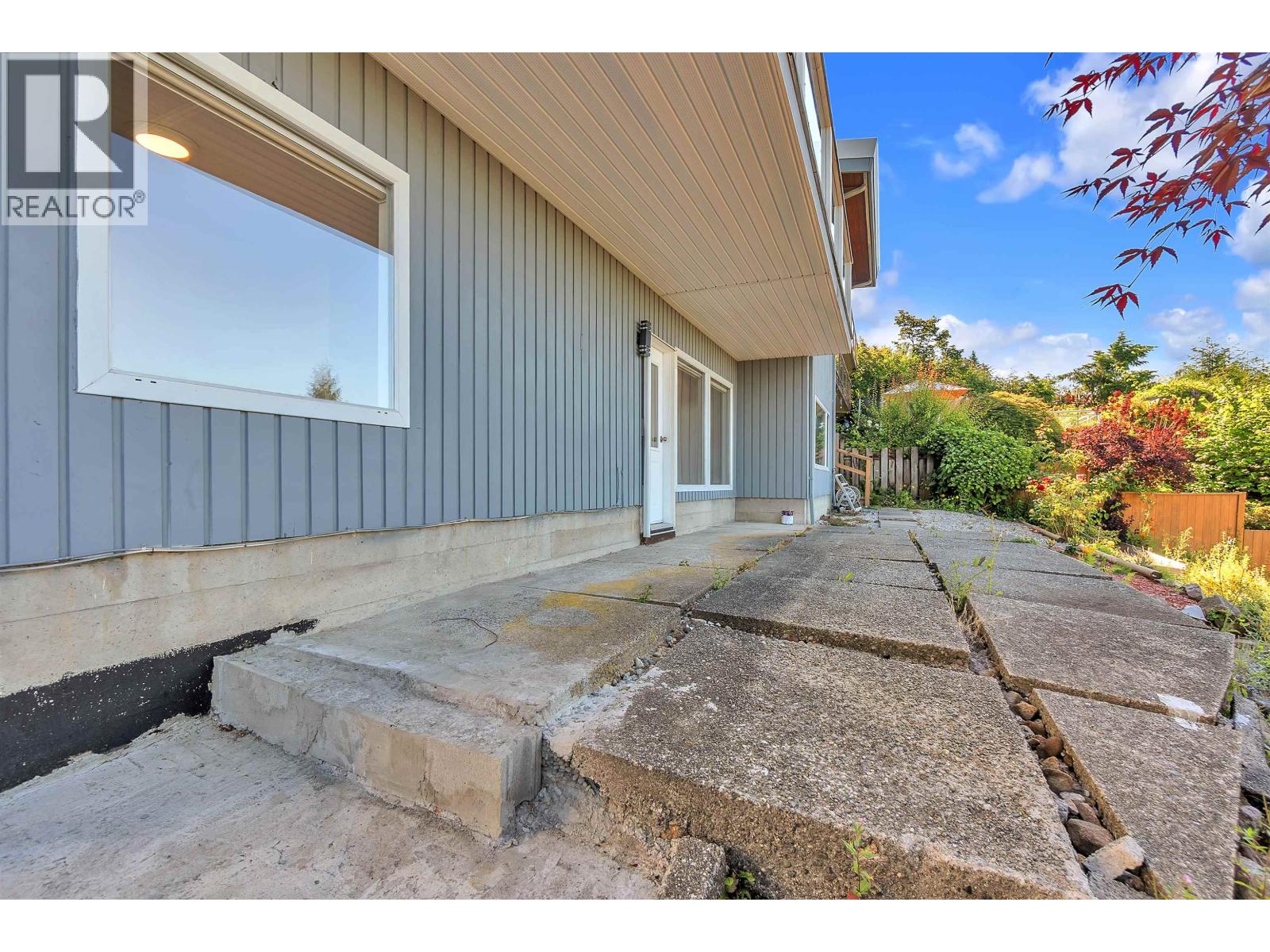 Ground Level 637 ALPINE COURT, North Vancouver