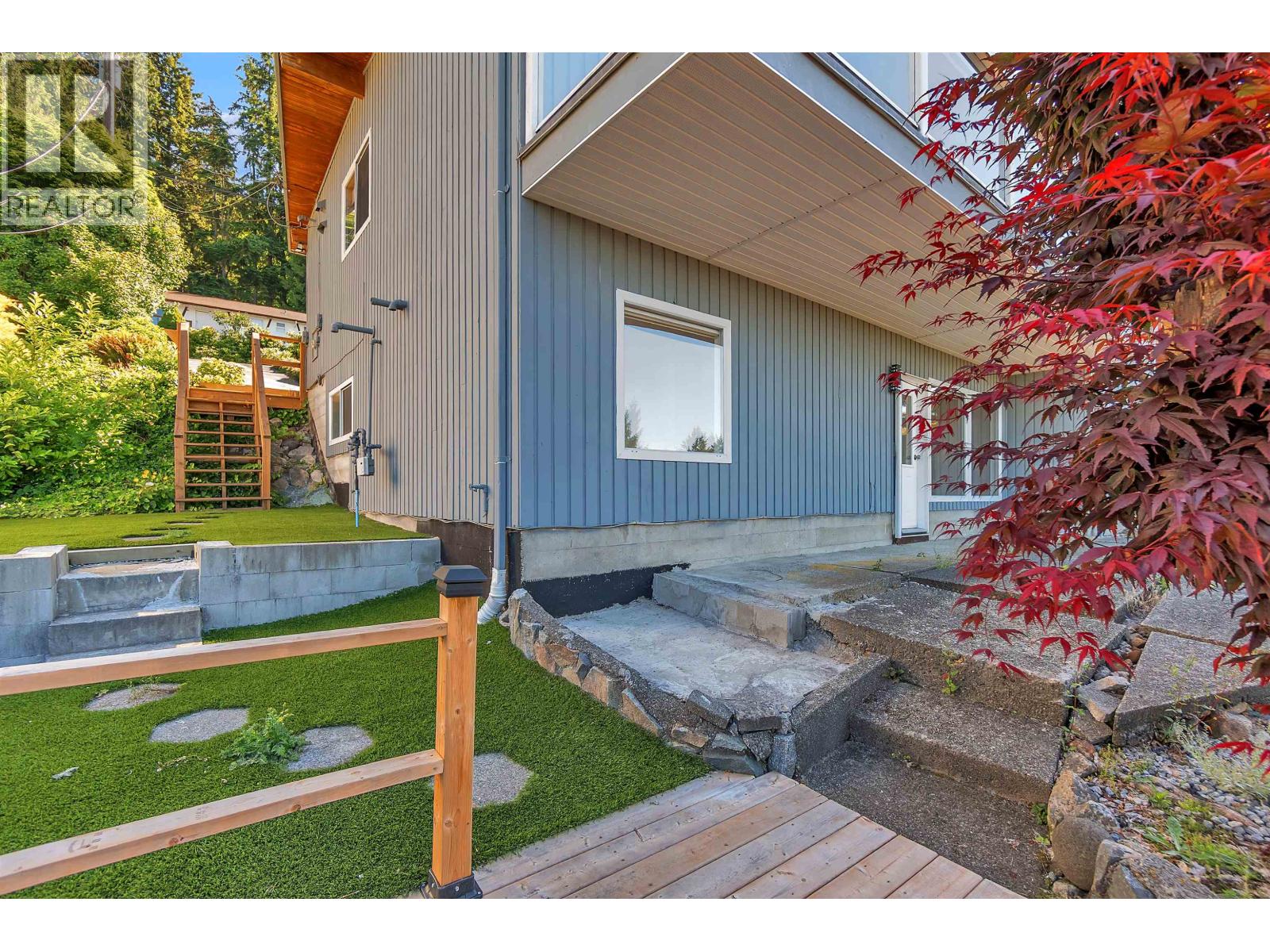 Ground Level 637 ALPINE COURT, North Vancouver