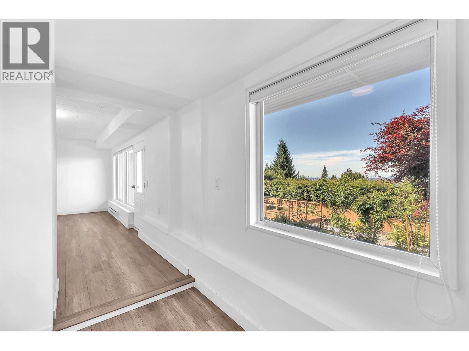 Ground Level 637 ALPINE COURT, North Vancouver