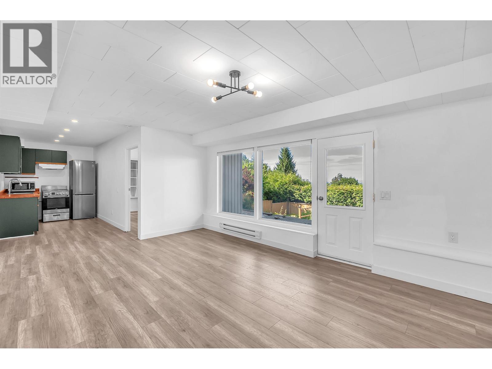 Ground Level 637 ALPINE COURT, North Vancouver