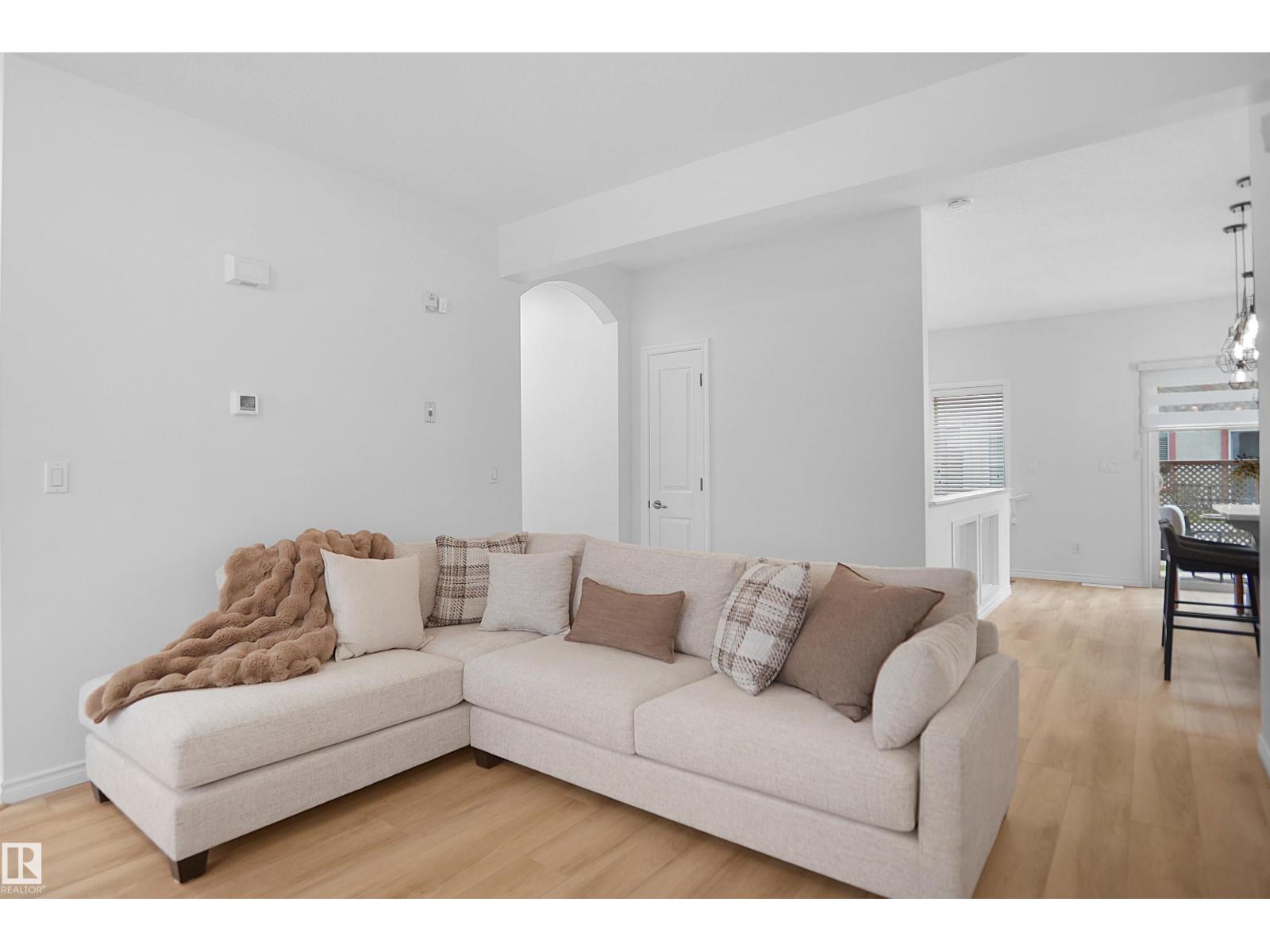 #53 13825 155 AV NW - 11