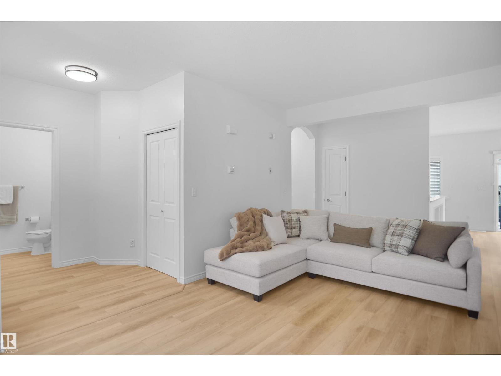 #53 13825 155 AV NW - 8