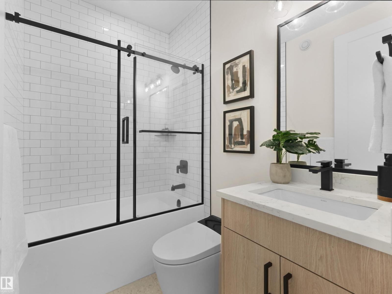 8134 77 AV NW — photo 14