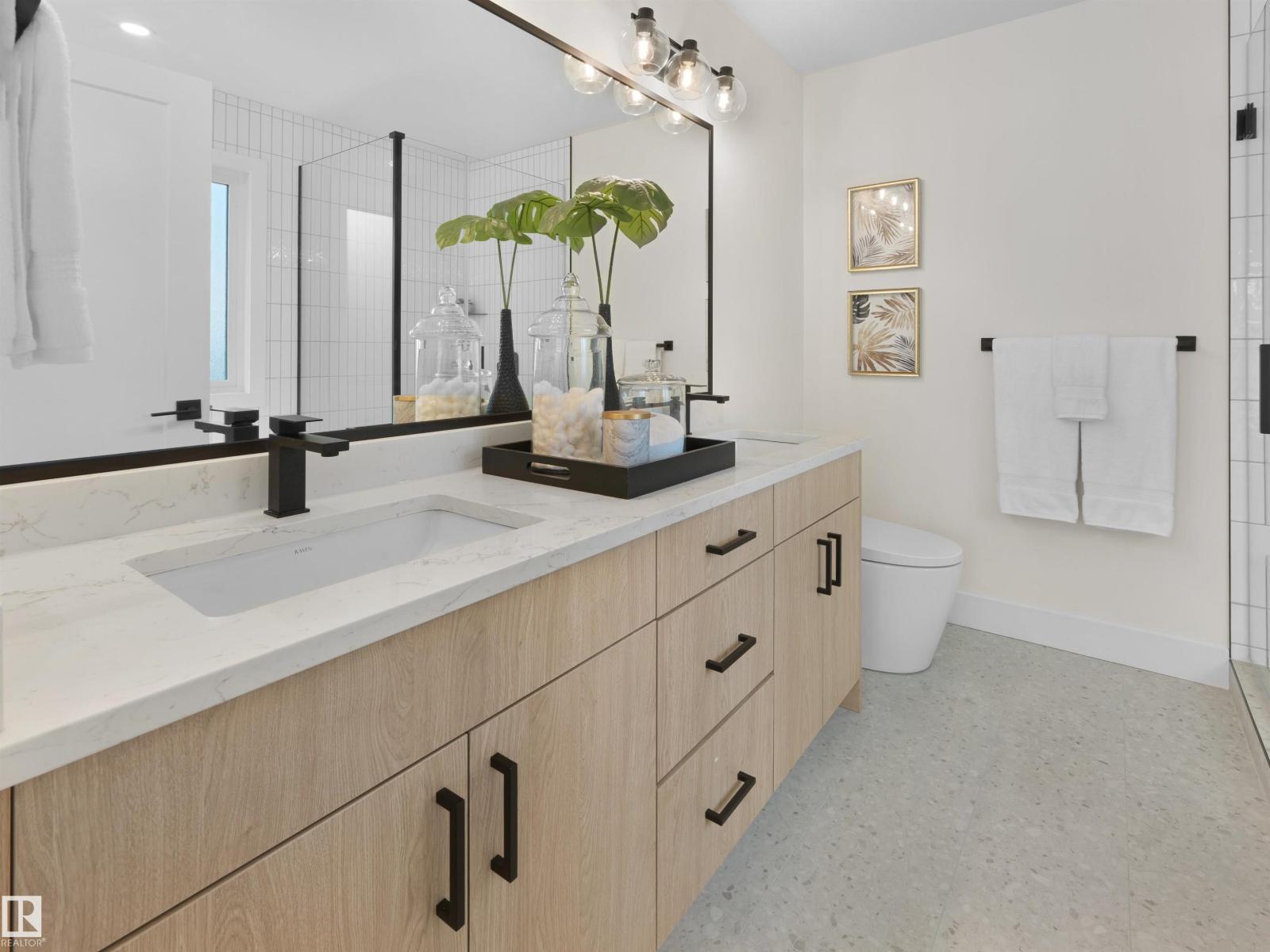 8134 77 AV NW — photo 18