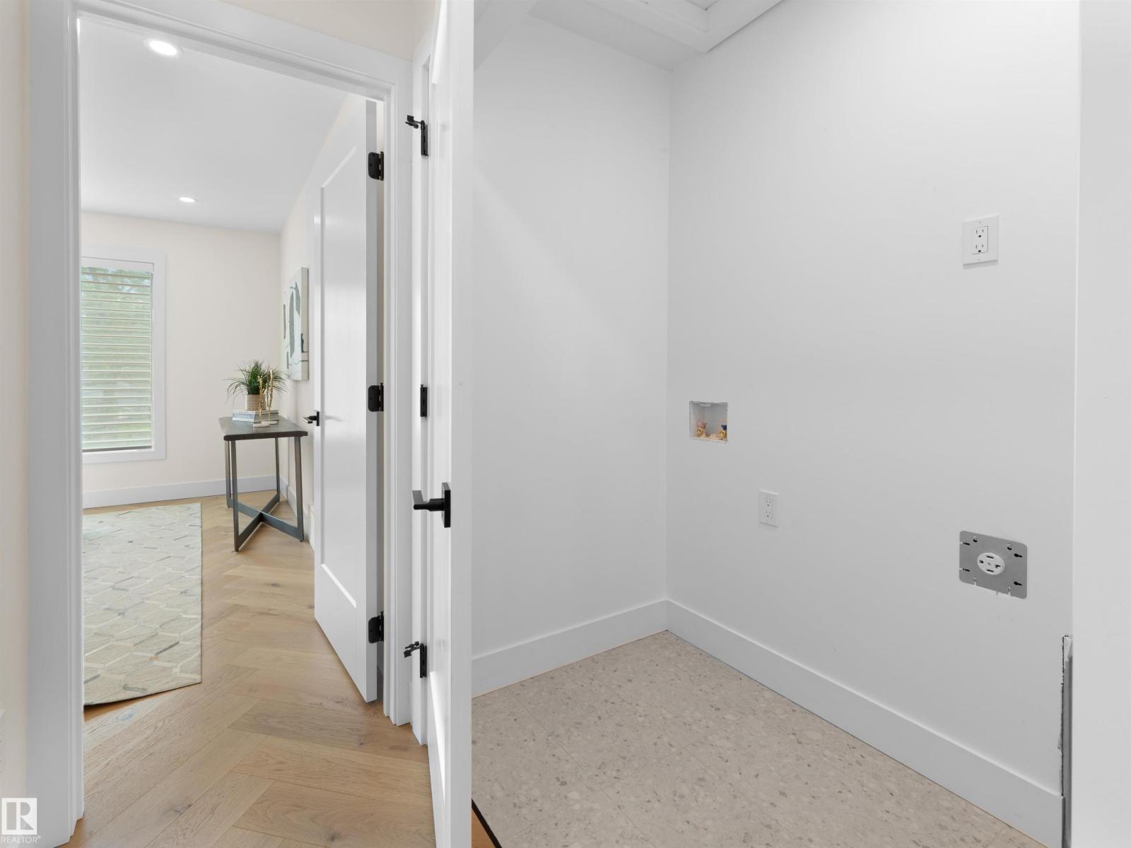 8134 77 AV NW — photo 25