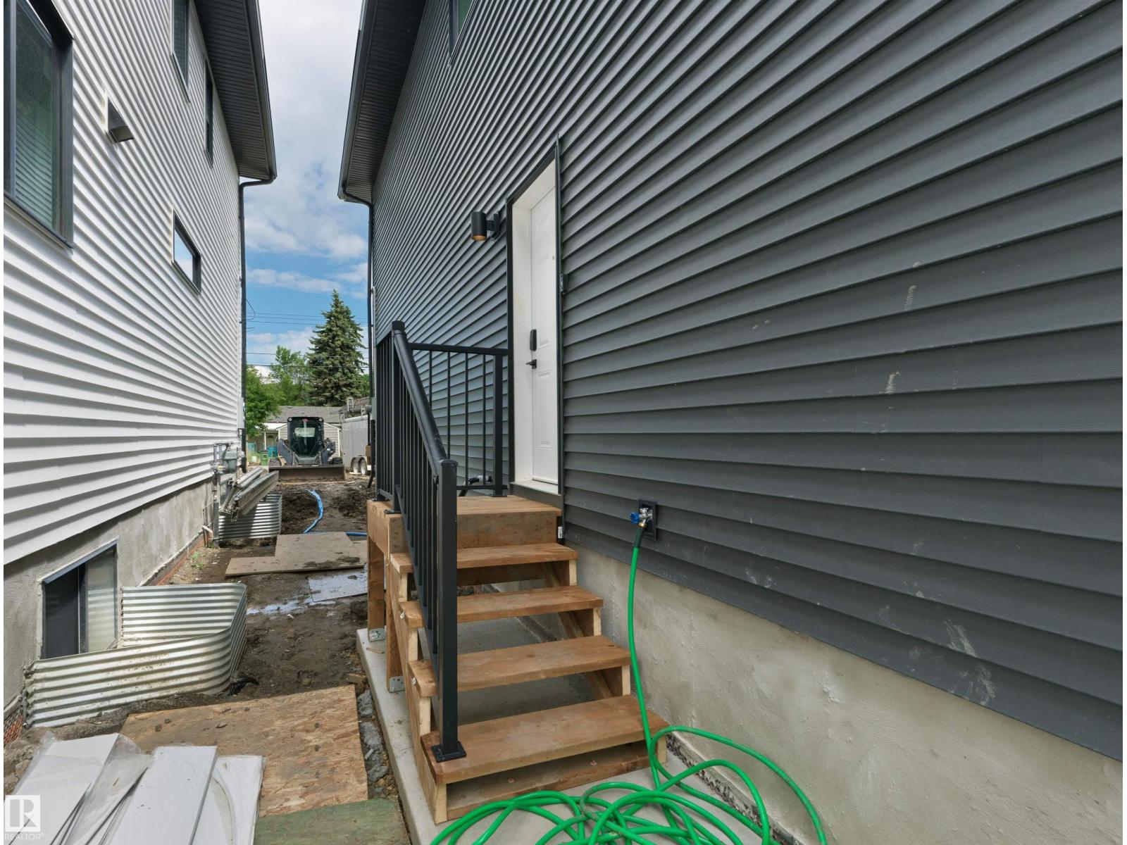 8134 77 AV NW — photo 29