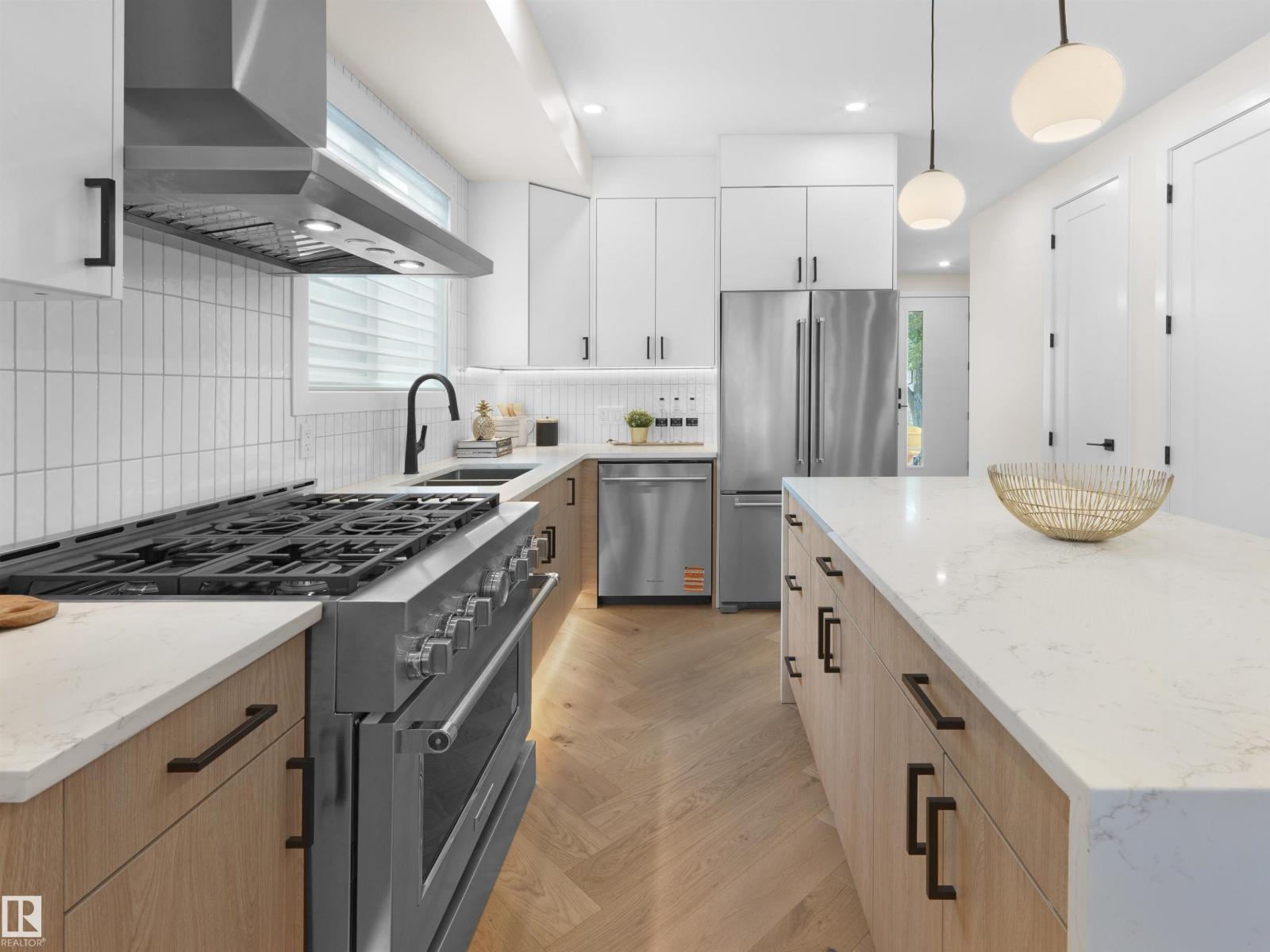 8134 77 AV NW - photo 5
