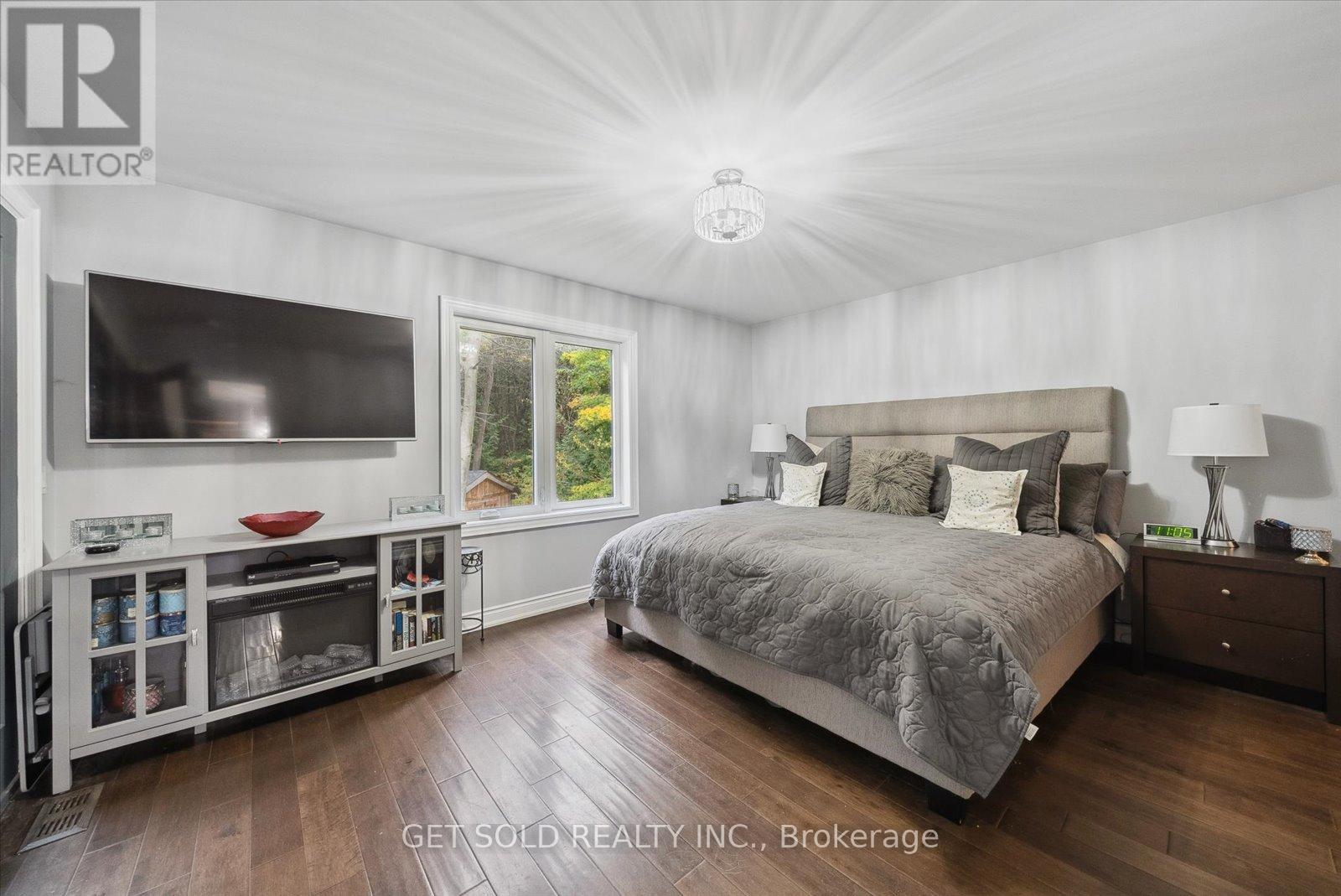 11 FIELDWAY COURT - 11