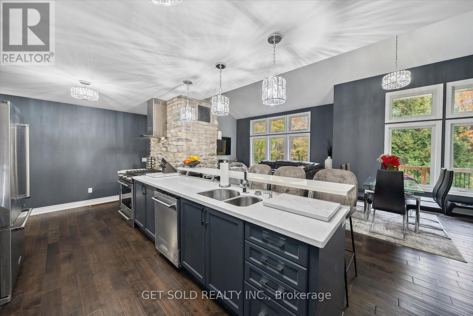 11 FIELDWAY COURT - 8