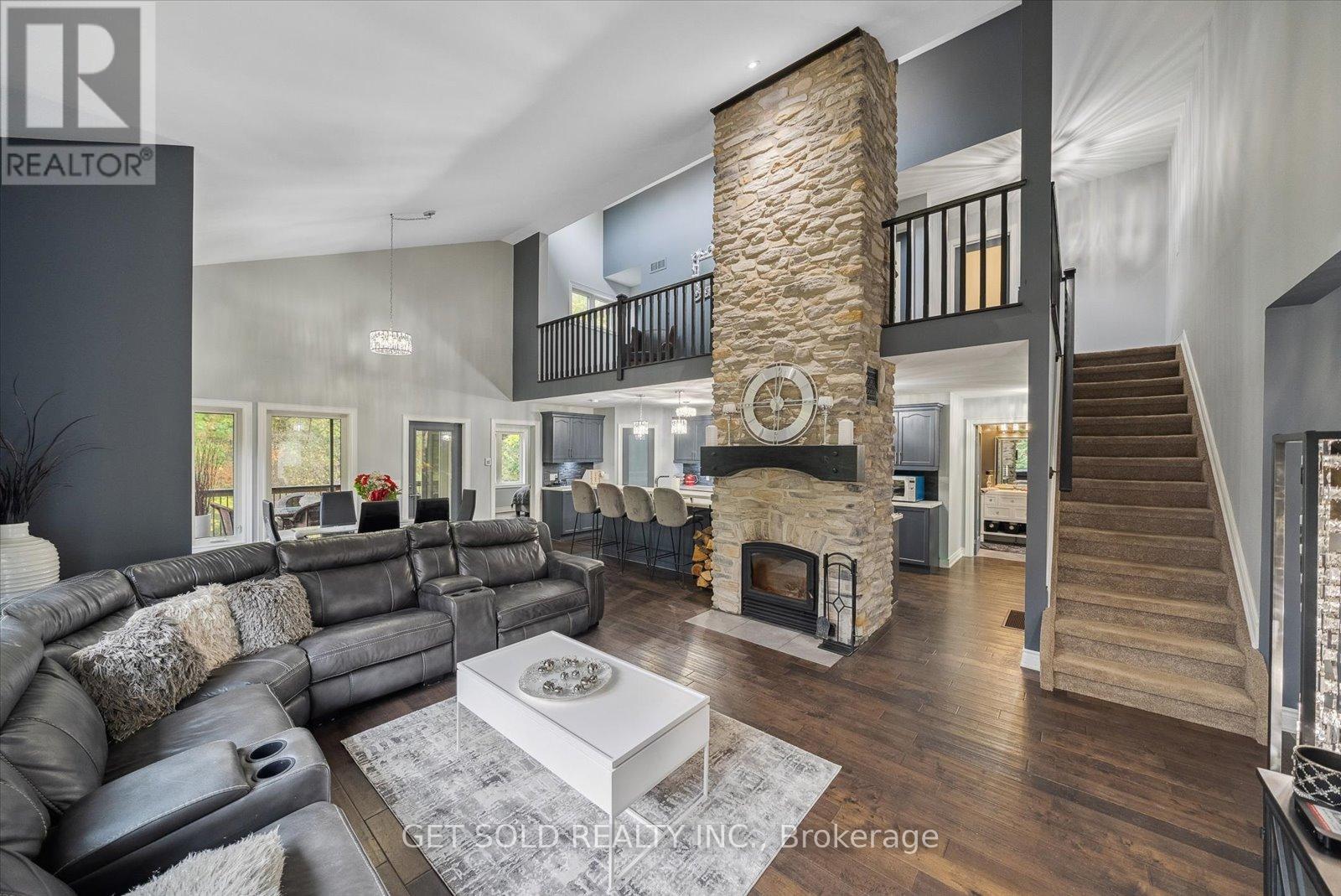 11 FIELDWAY COURT - 6