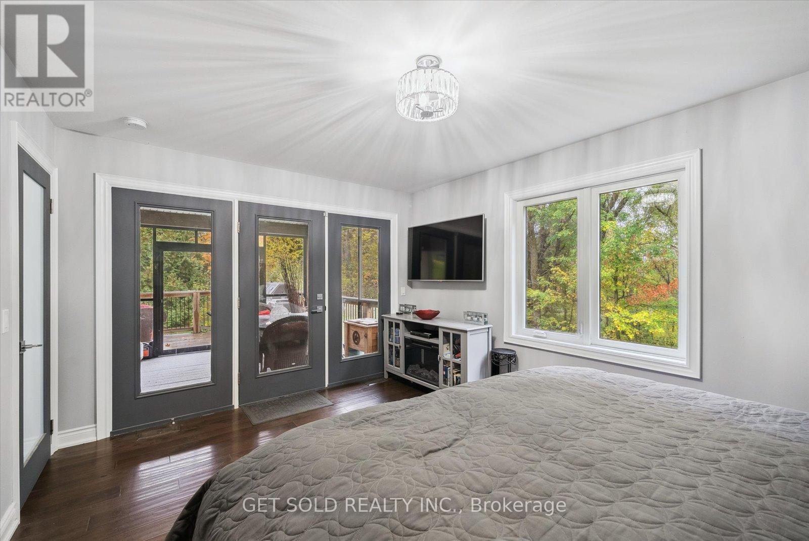 11 FIELDWAY COURT - 12
