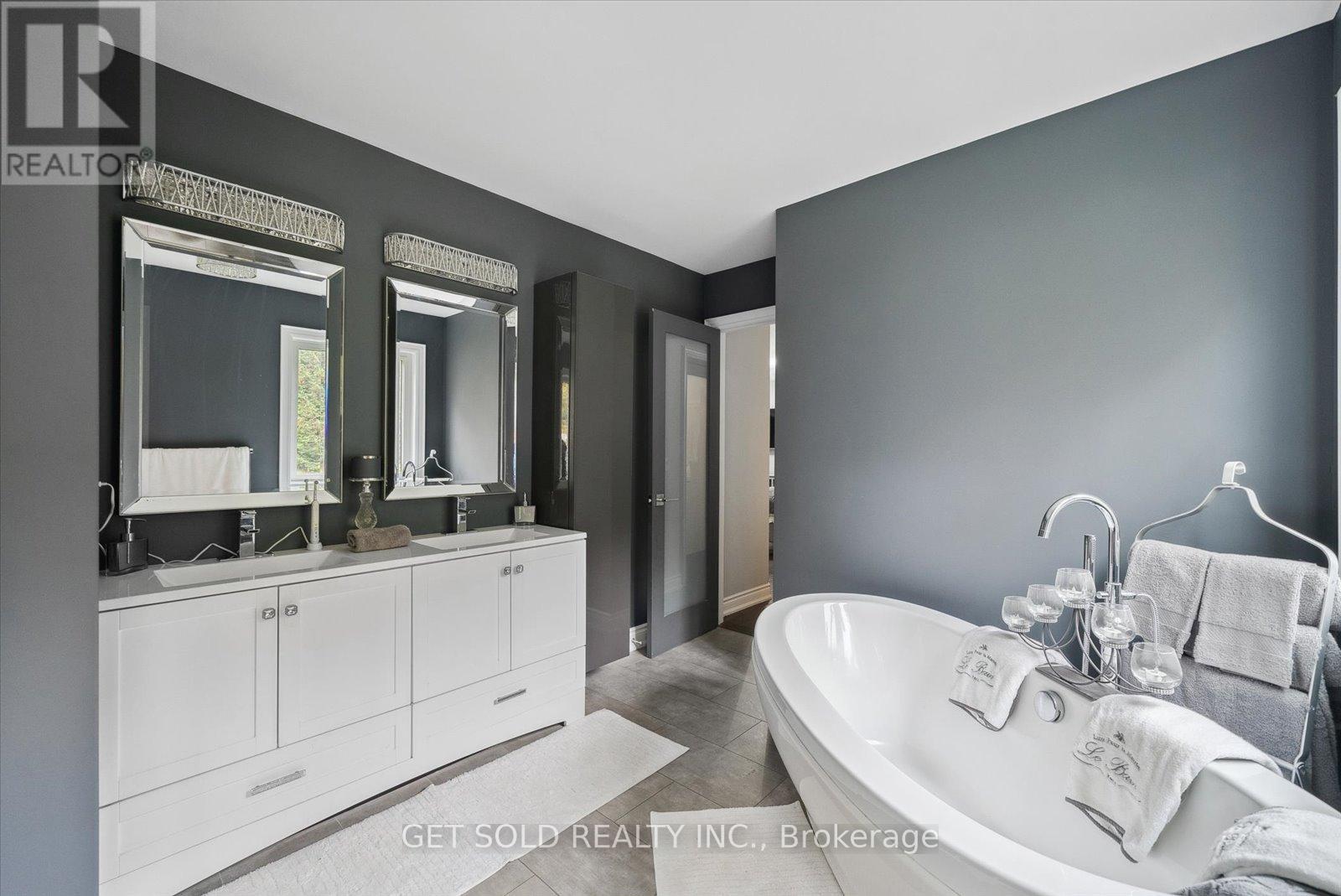 11 FIELDWAY COURT - 14
