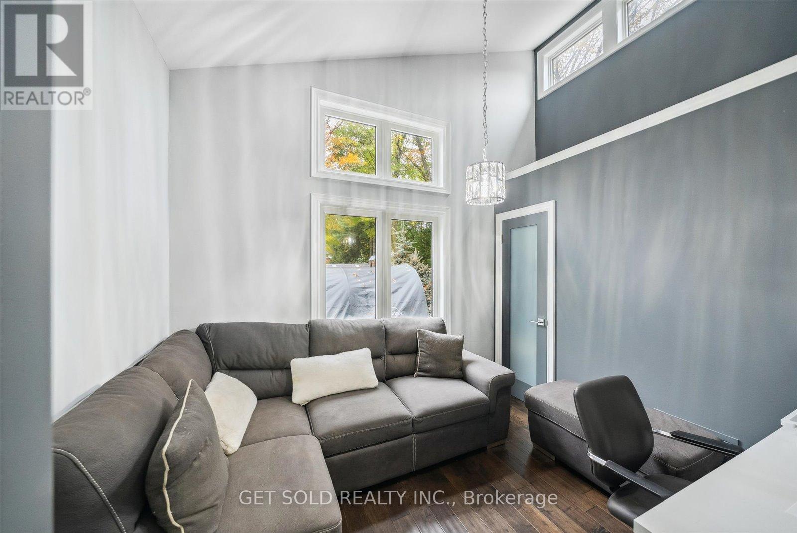 11 FIELDWAY COURT - 17