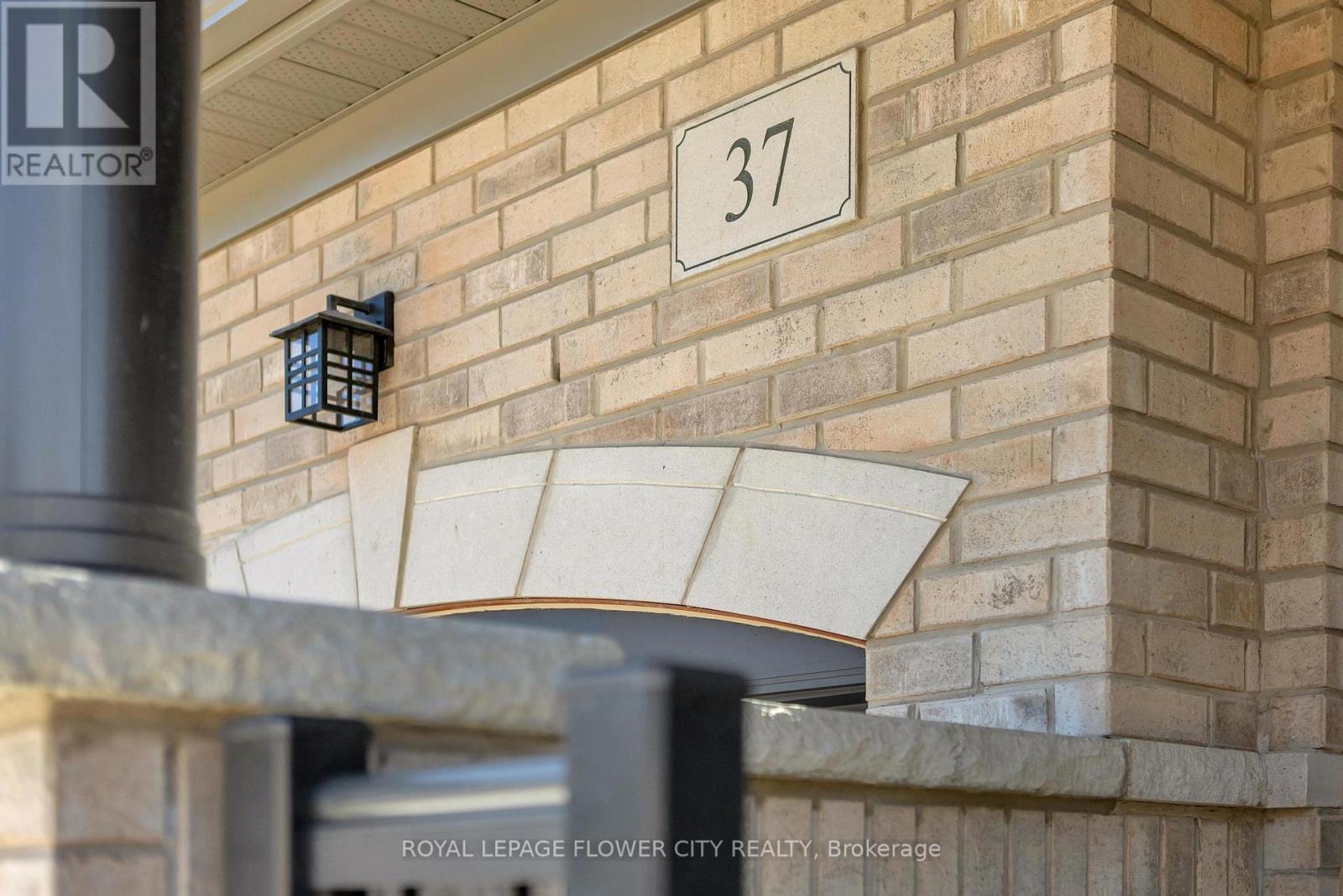 37 GLEDHILL CRESCENT - 46
