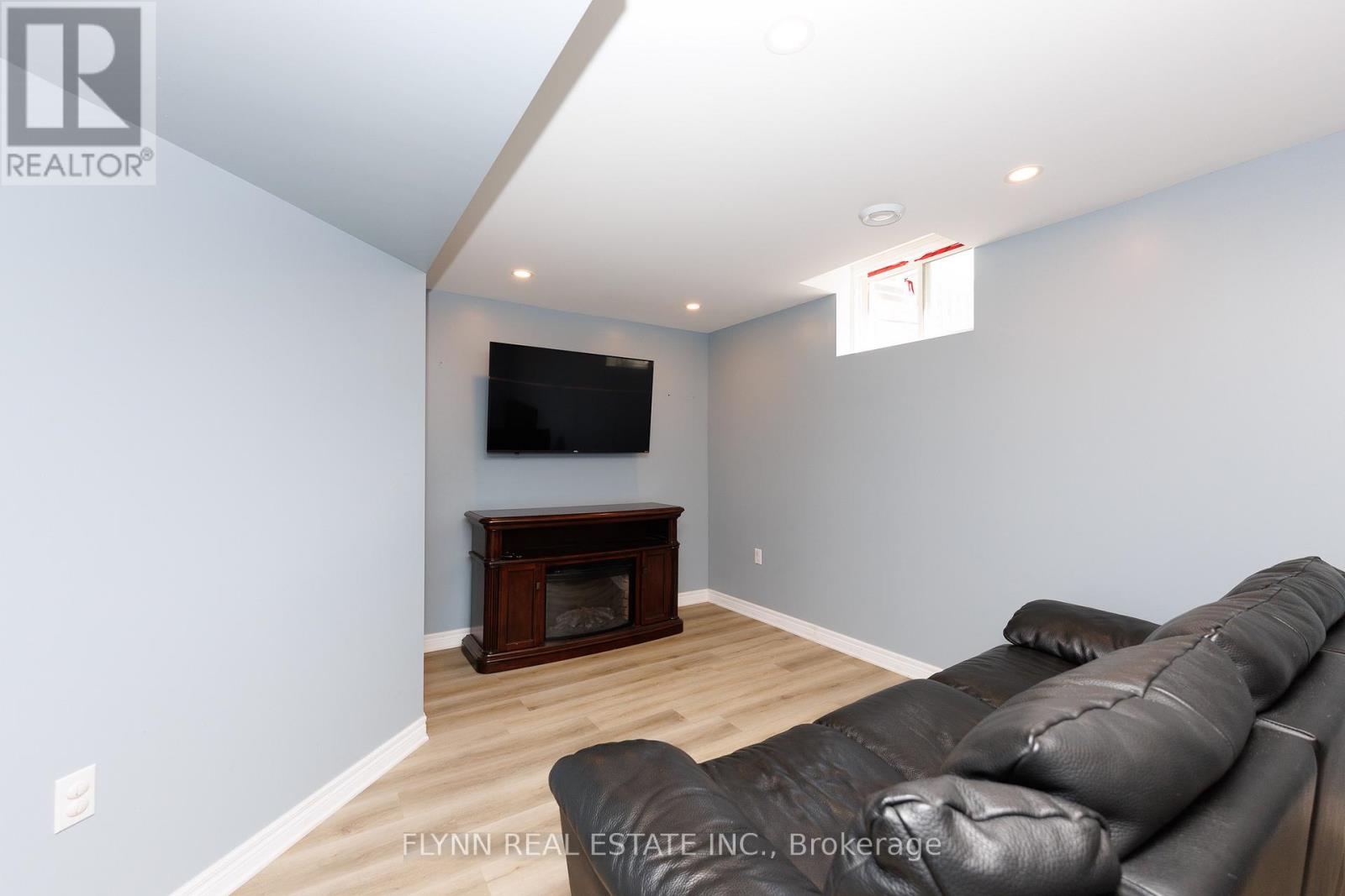 37 SUNSET WAY - 32