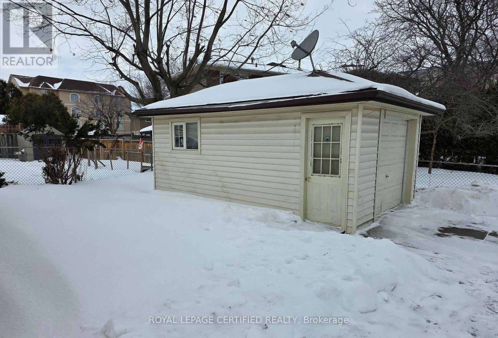 2 RIDEAU CRESCENT - 16