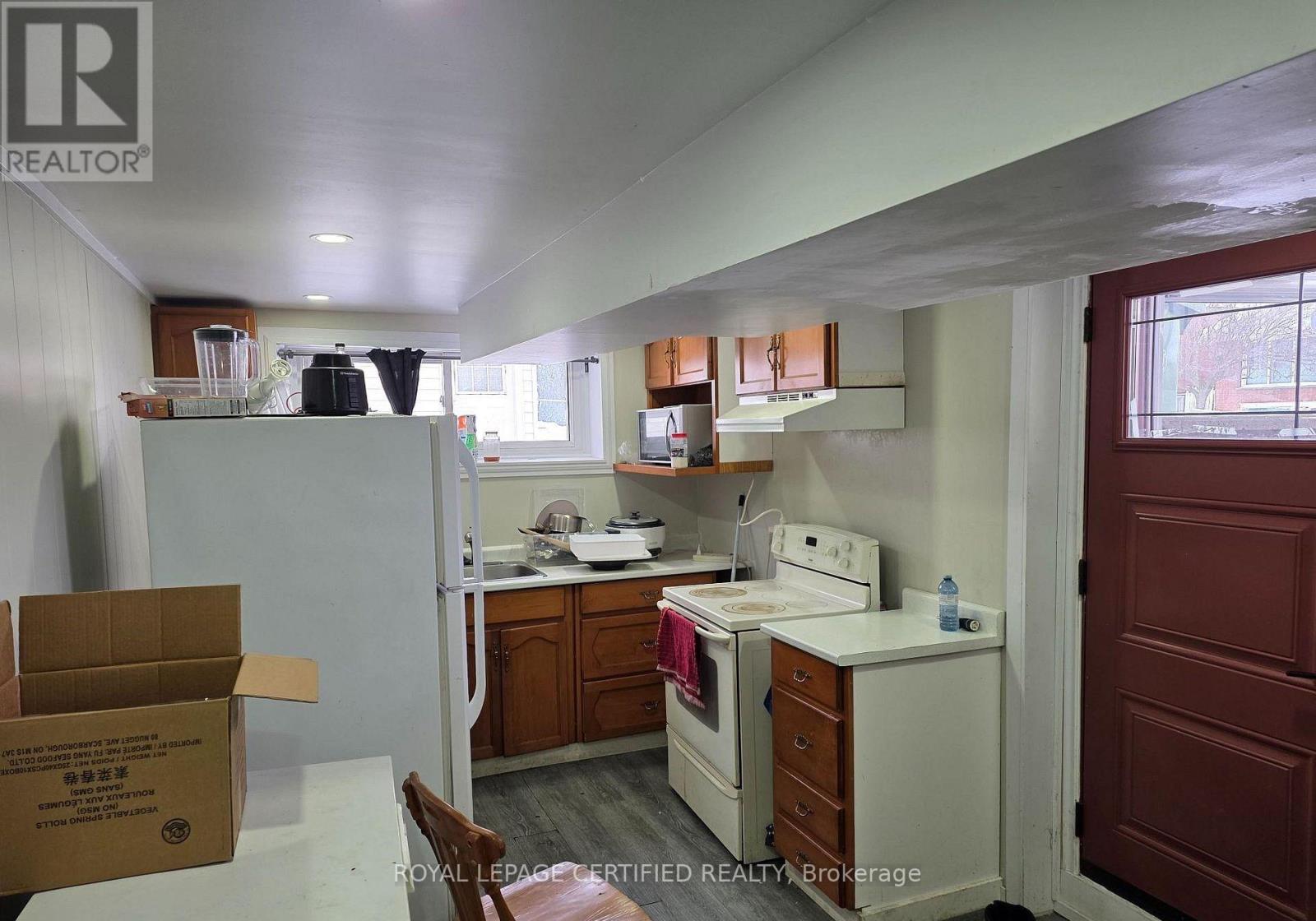 2 RIDEAU CRESCENT - 11