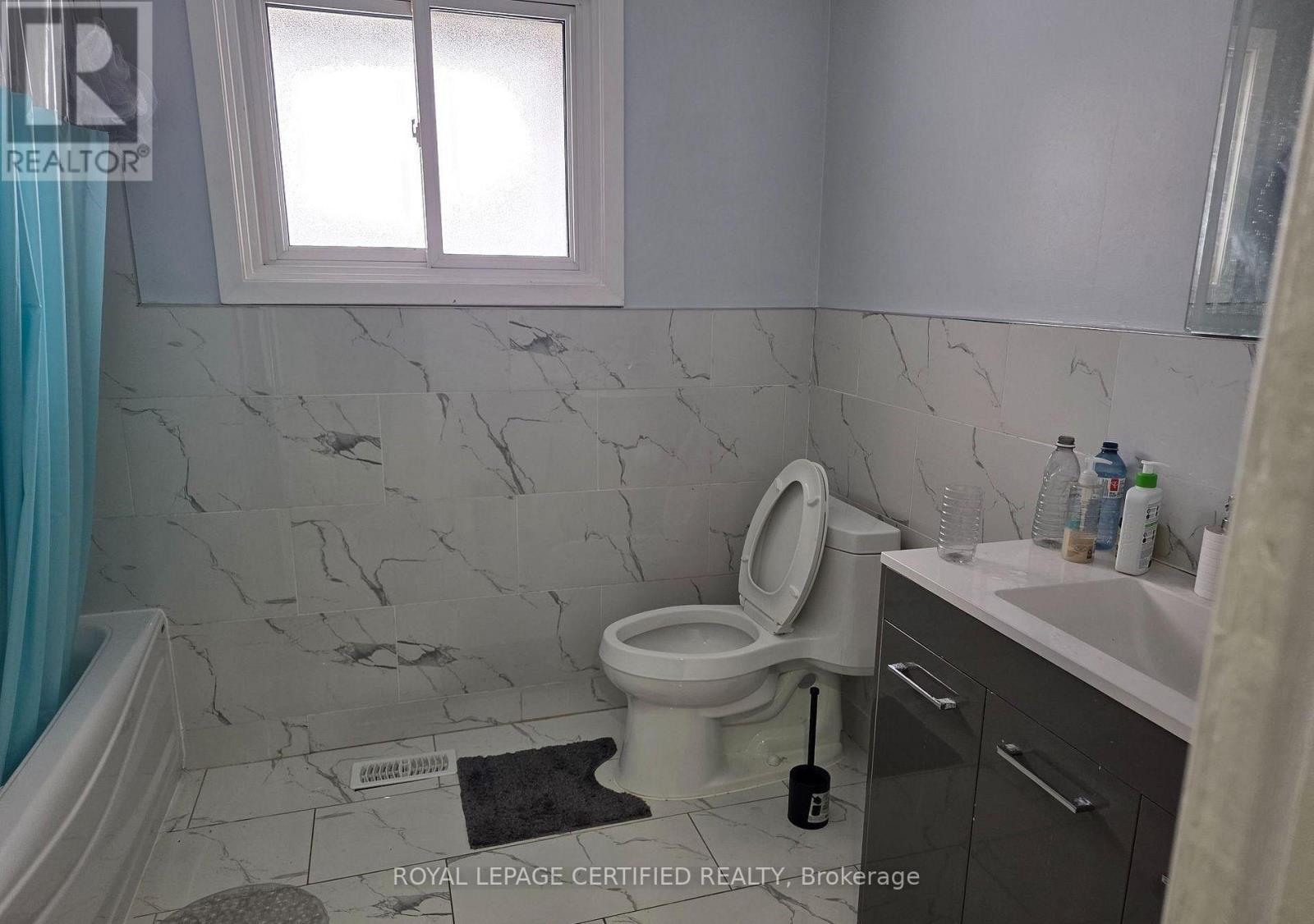 2 RIDEAU CRESCENT - 8