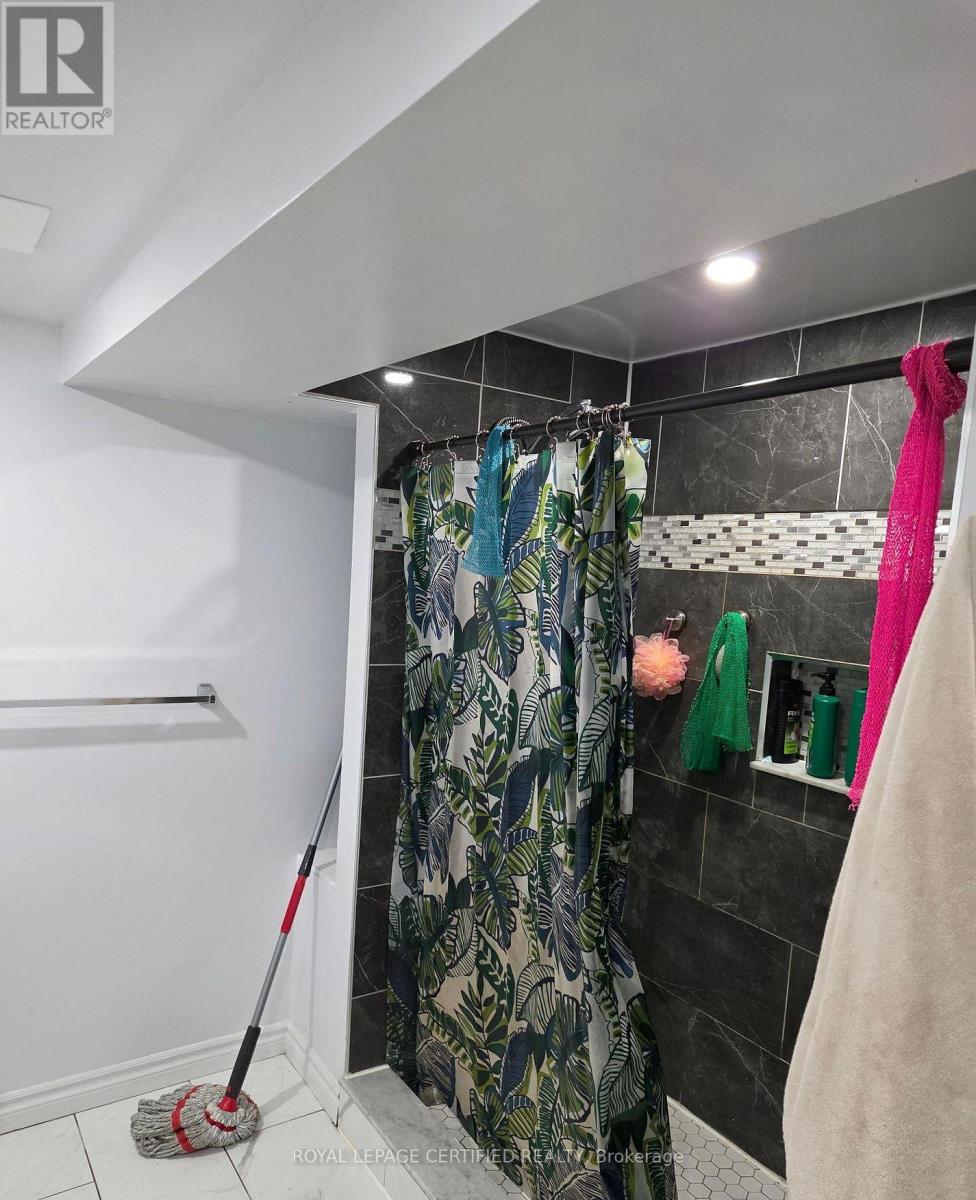 2 RIDEAU CRESCENT - 15
