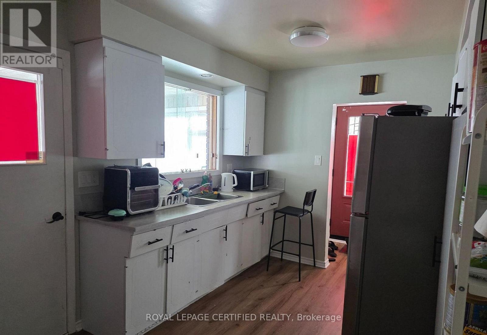 2 RIDEAU CRESCENT - 5