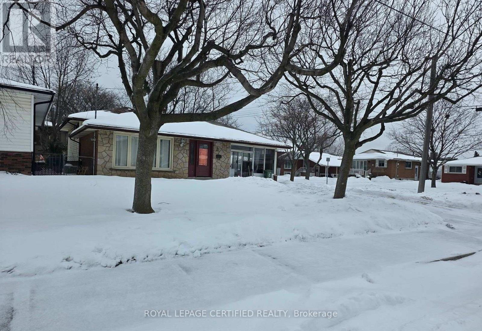 2 RIDEAU CRESCENT - 3