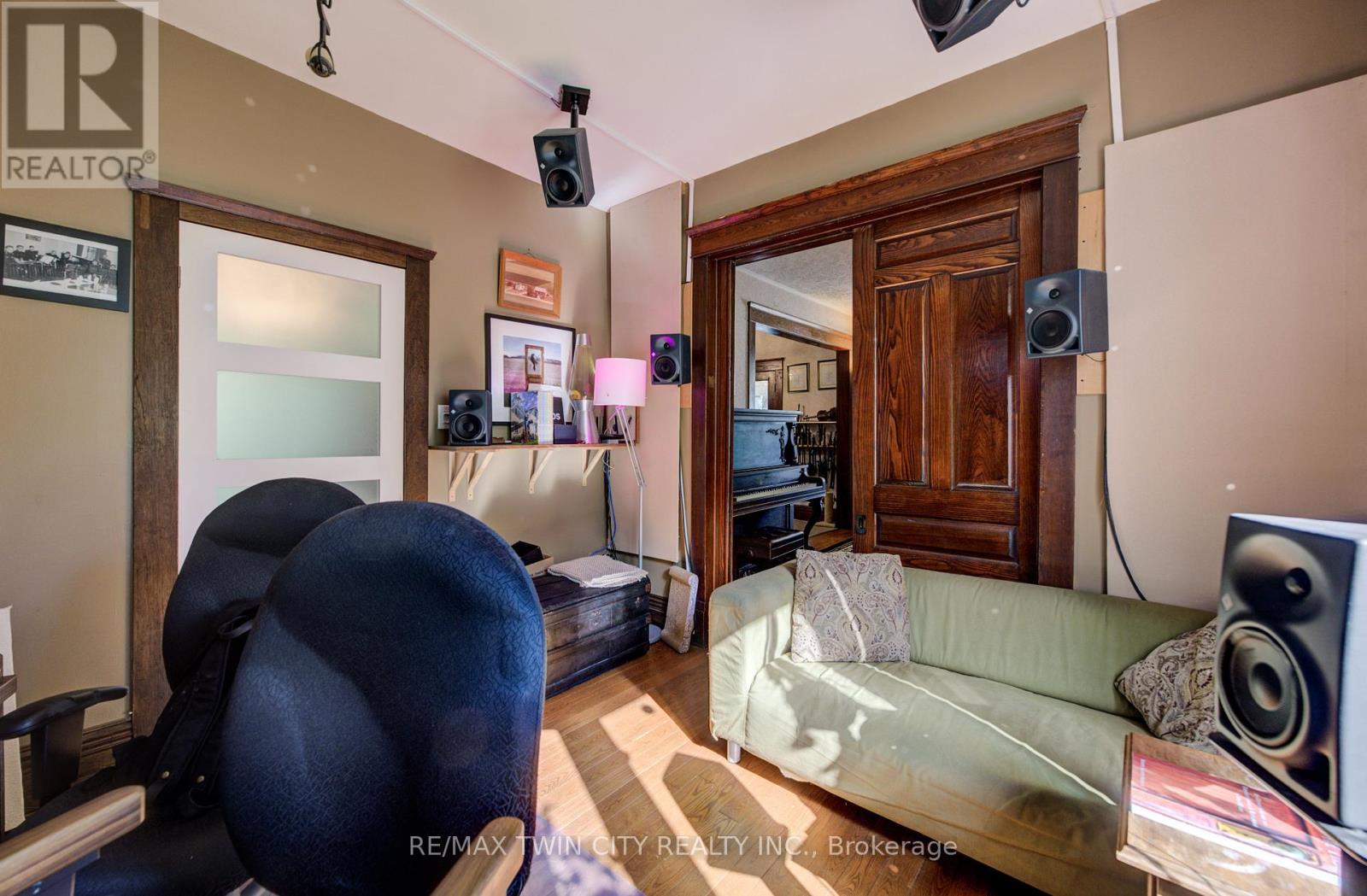 140 SHADE STREET - 17