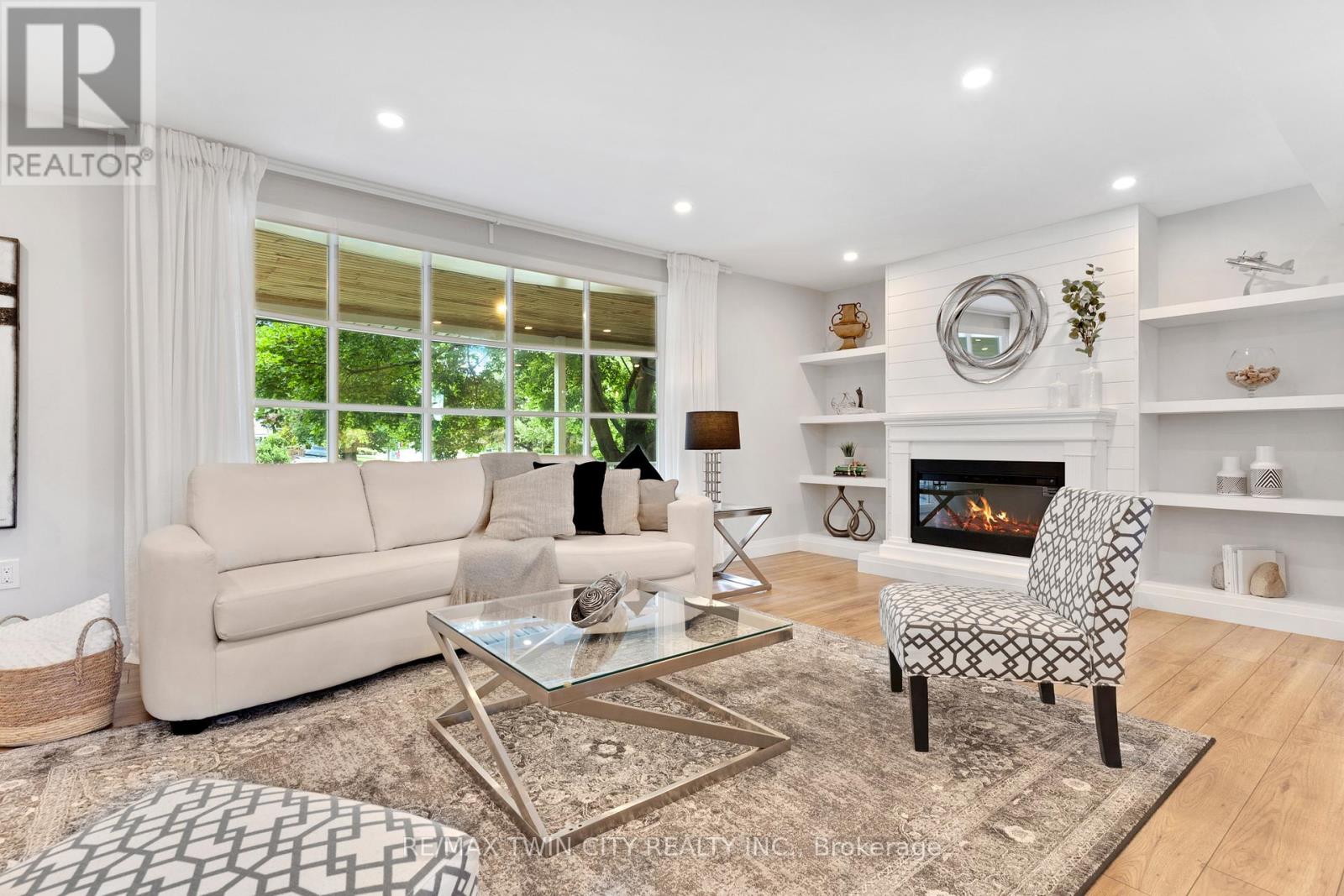 1 BLACKFRIARS PLACE - 7
