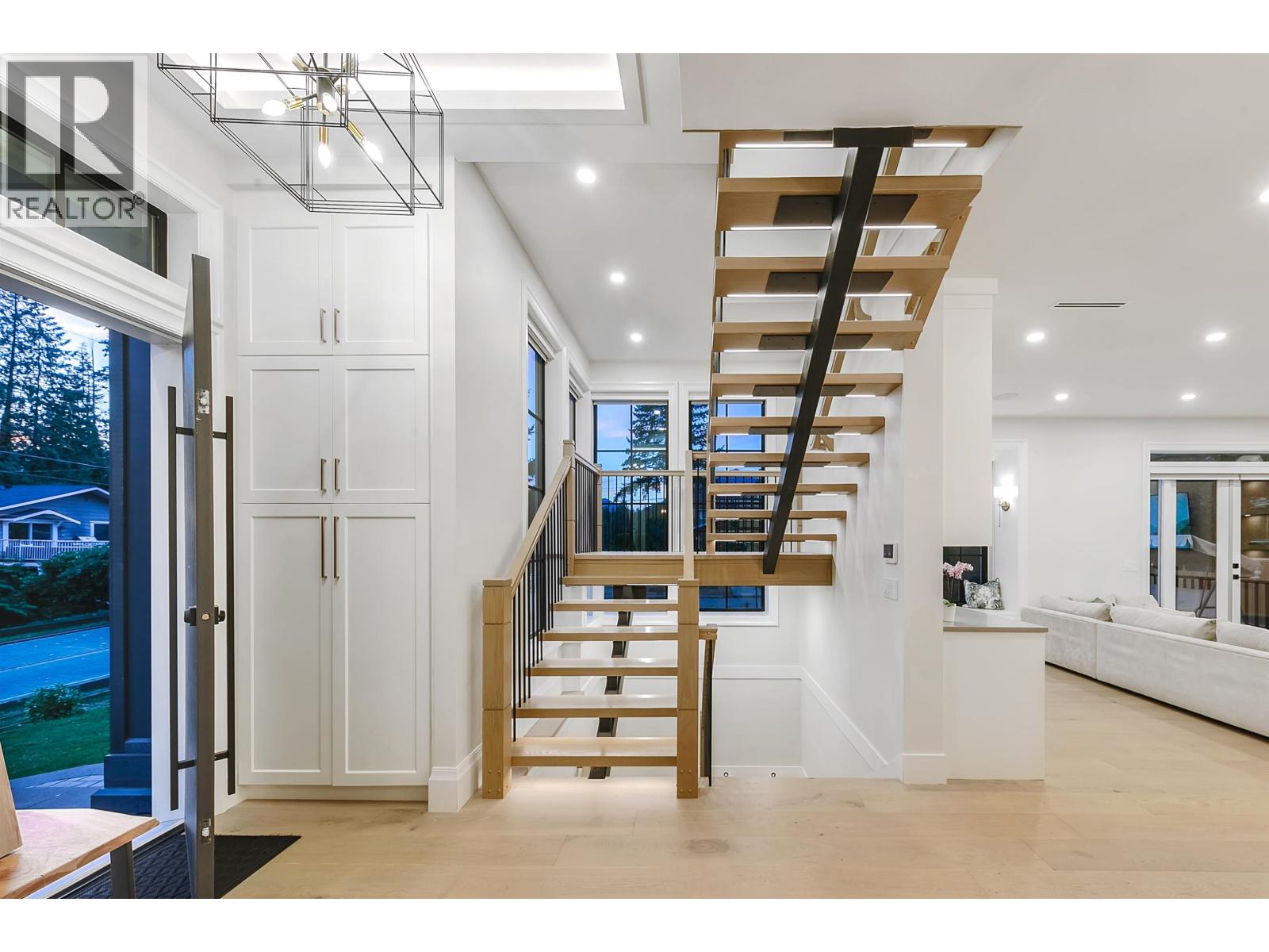 1395 W 21ST STREET, North Vancouver