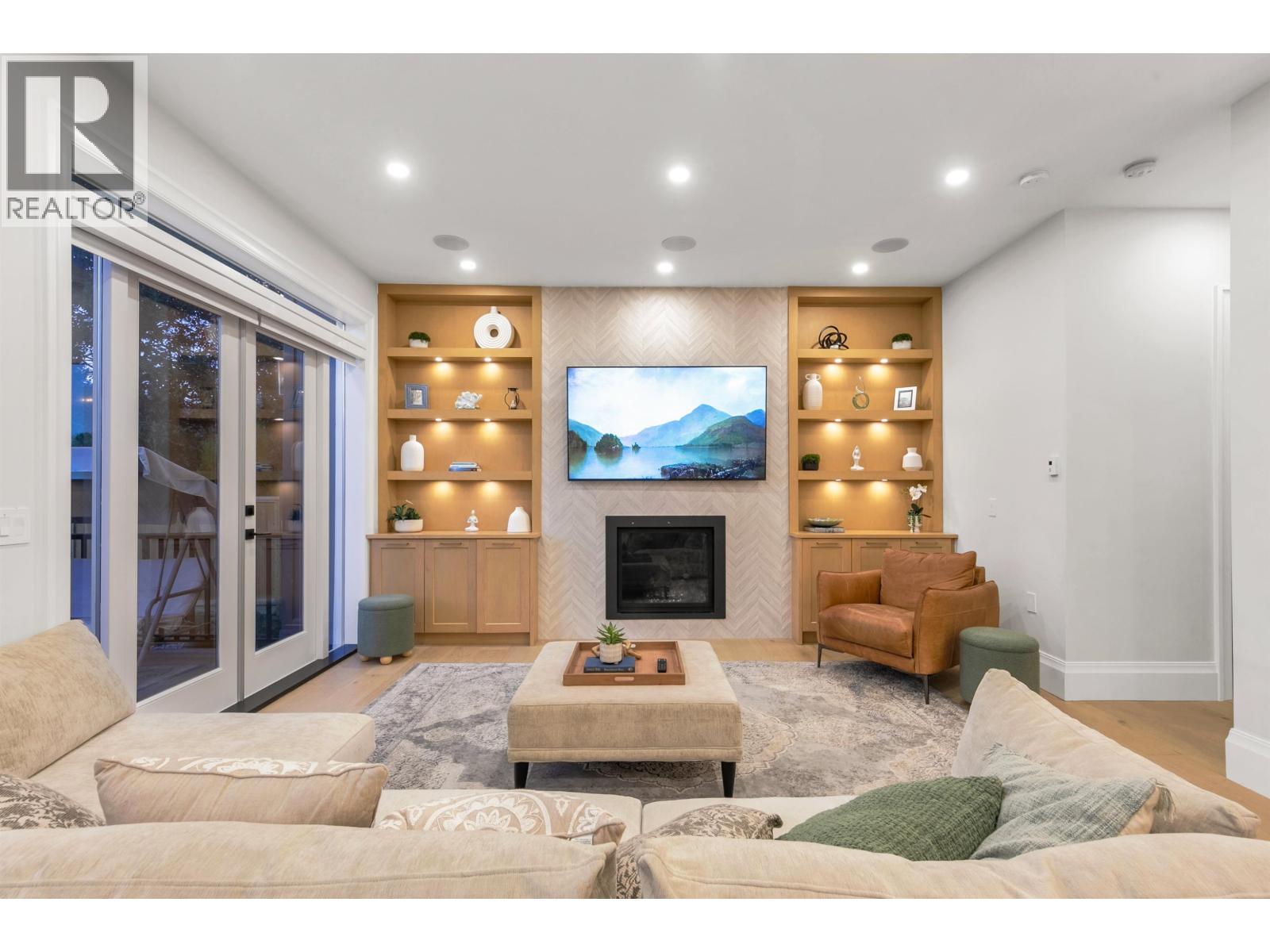 1395 W 21ST STREET, North Vancouver