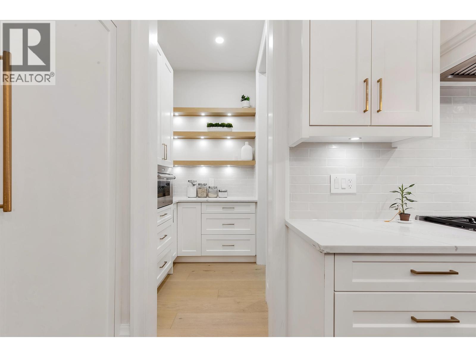 1395 W 21ST STREET, North Vancouver