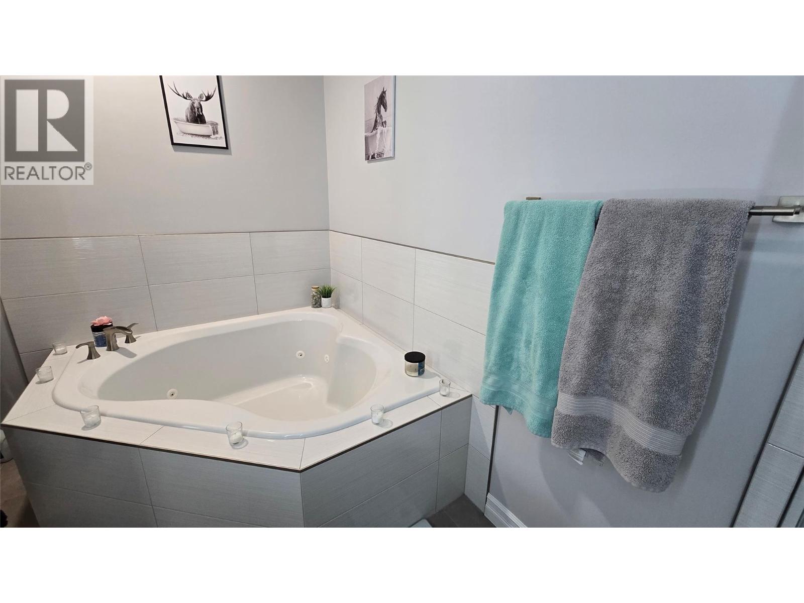 9108 8 Street - 23