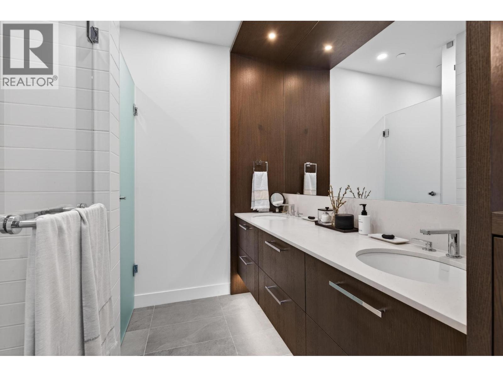 #314 3389 Lakeshore Road - 17