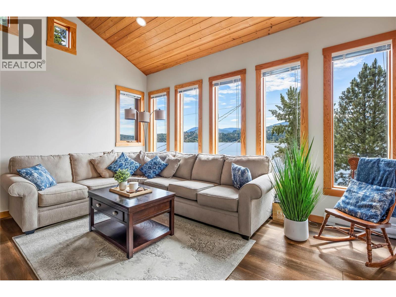  2306 Eagle Bay Road, Blind Bay