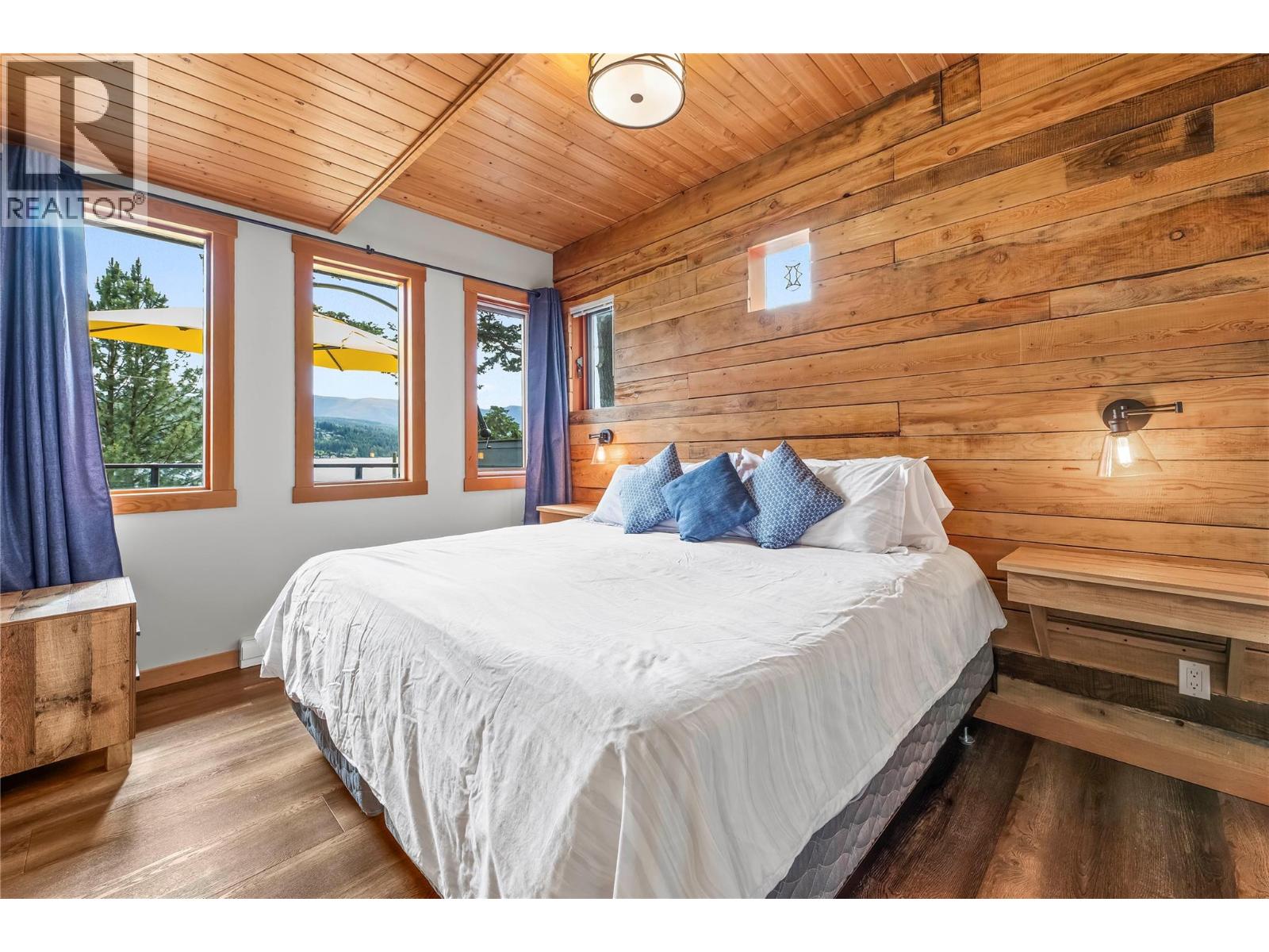  2306 Eagle Bay Road, Blind Bay
