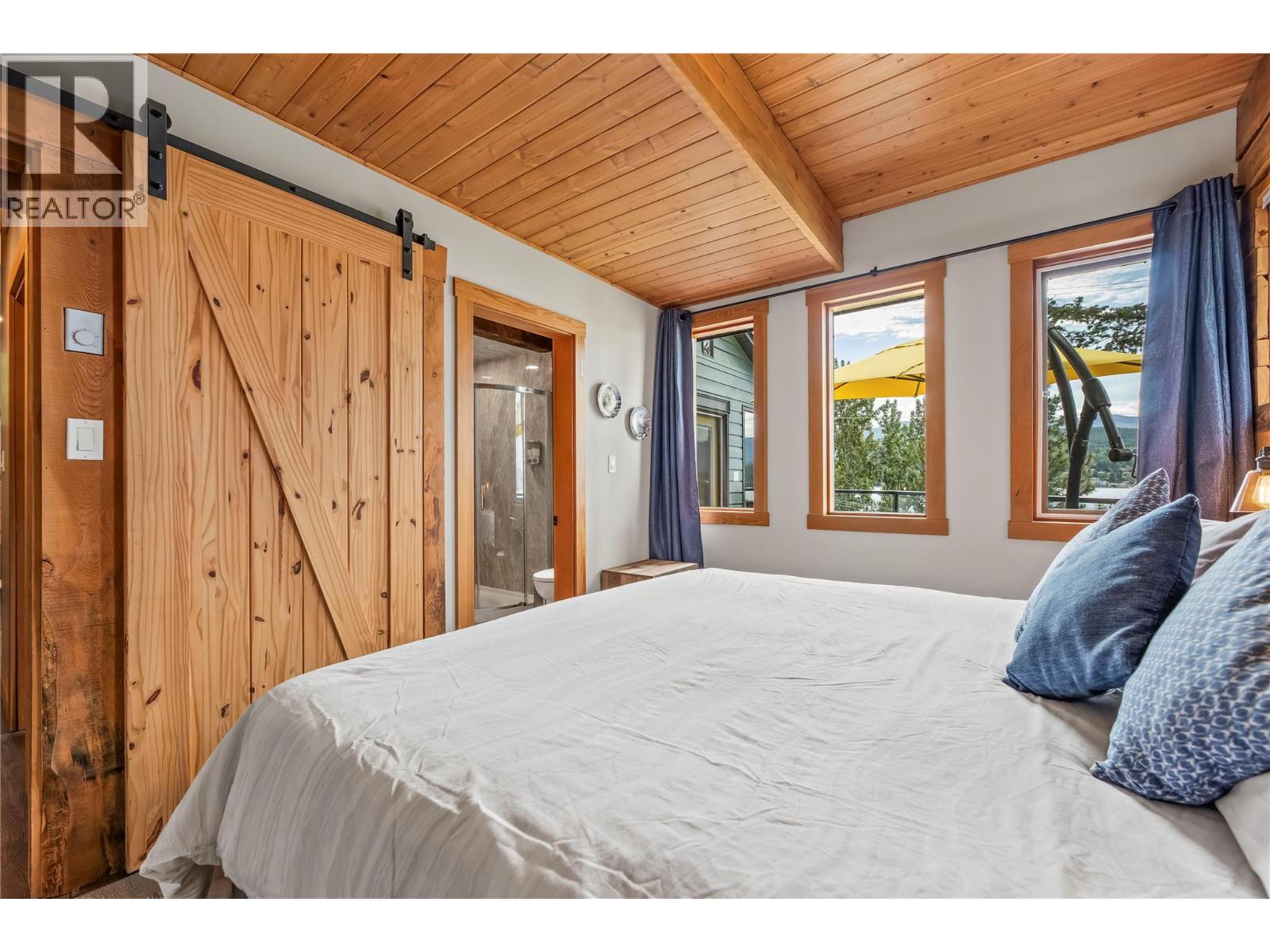  2306 Eagle Bay Road, Blind Bay