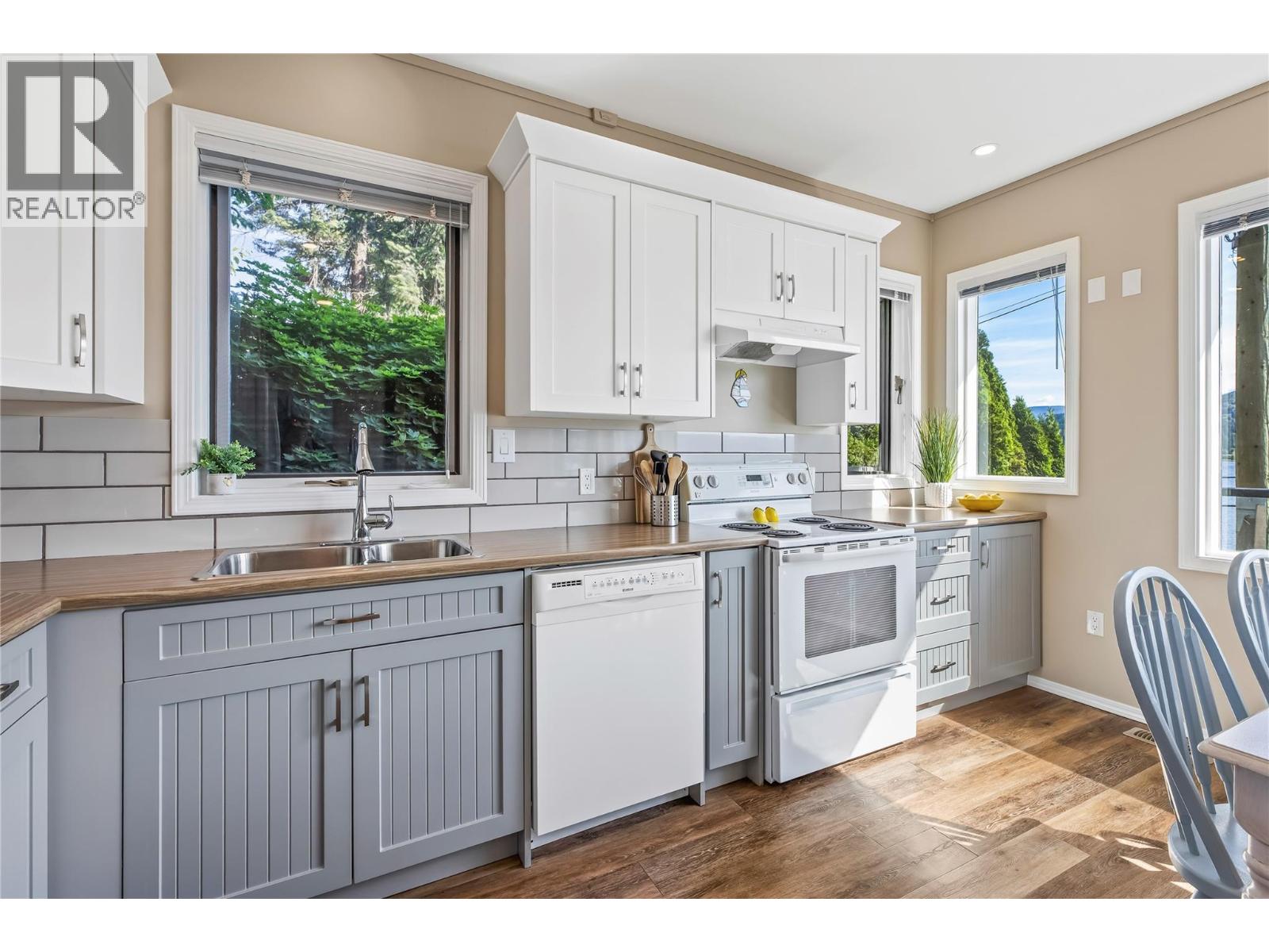  2306 Eagle Bay Road, Blind Bay