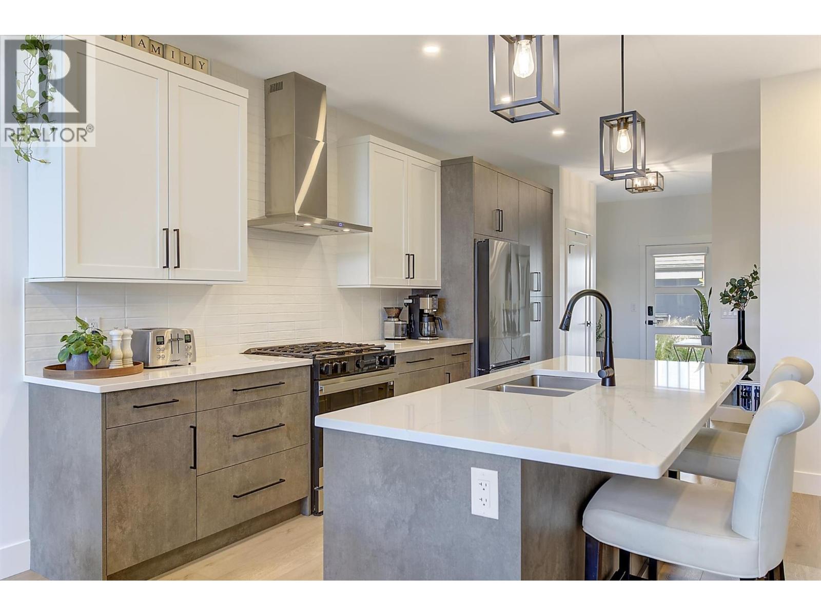 6 2835 Canyon Crest Drive, West Kelowna