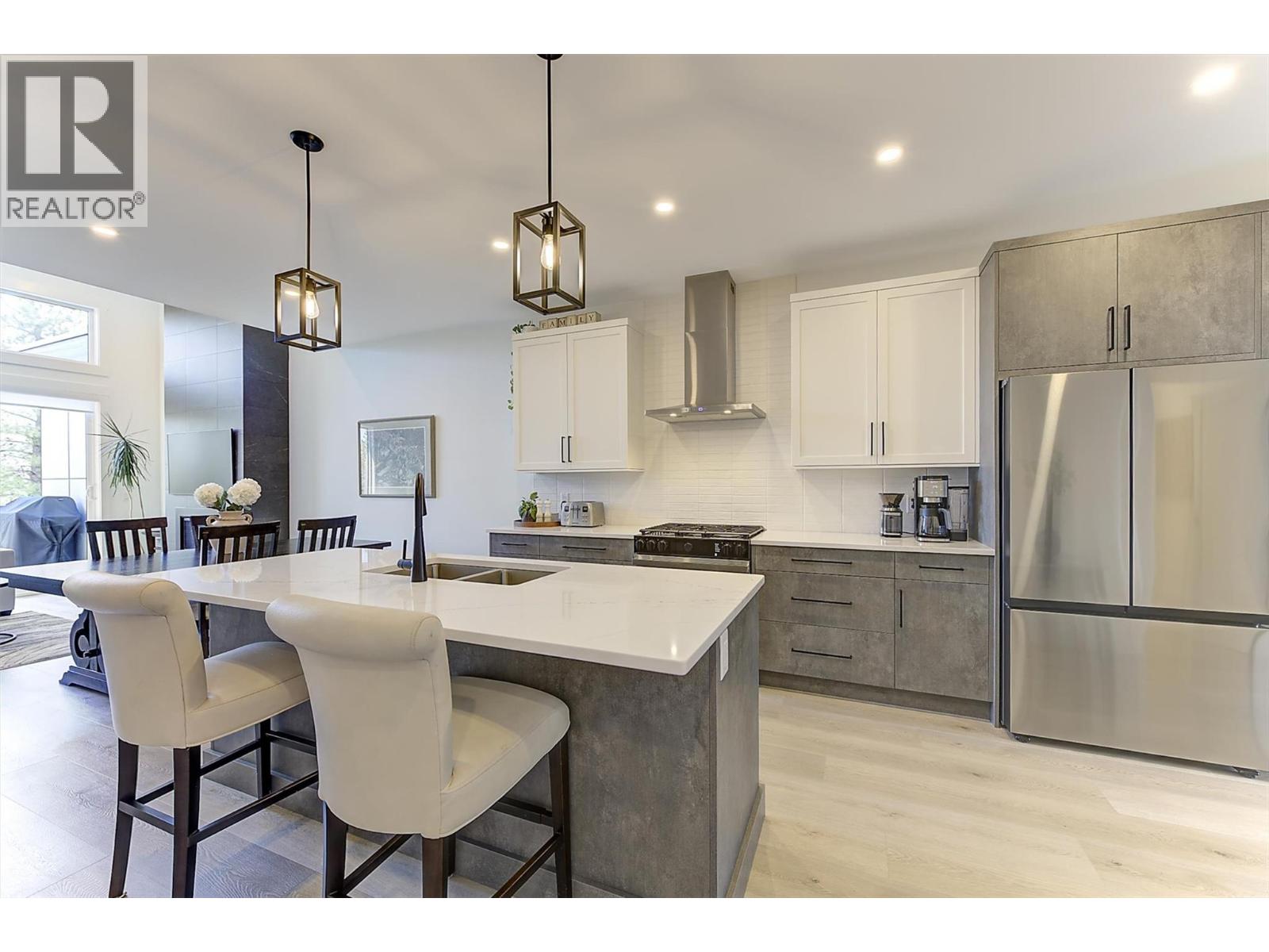 6 2835 Canyon Crest Drive, West Kelowna