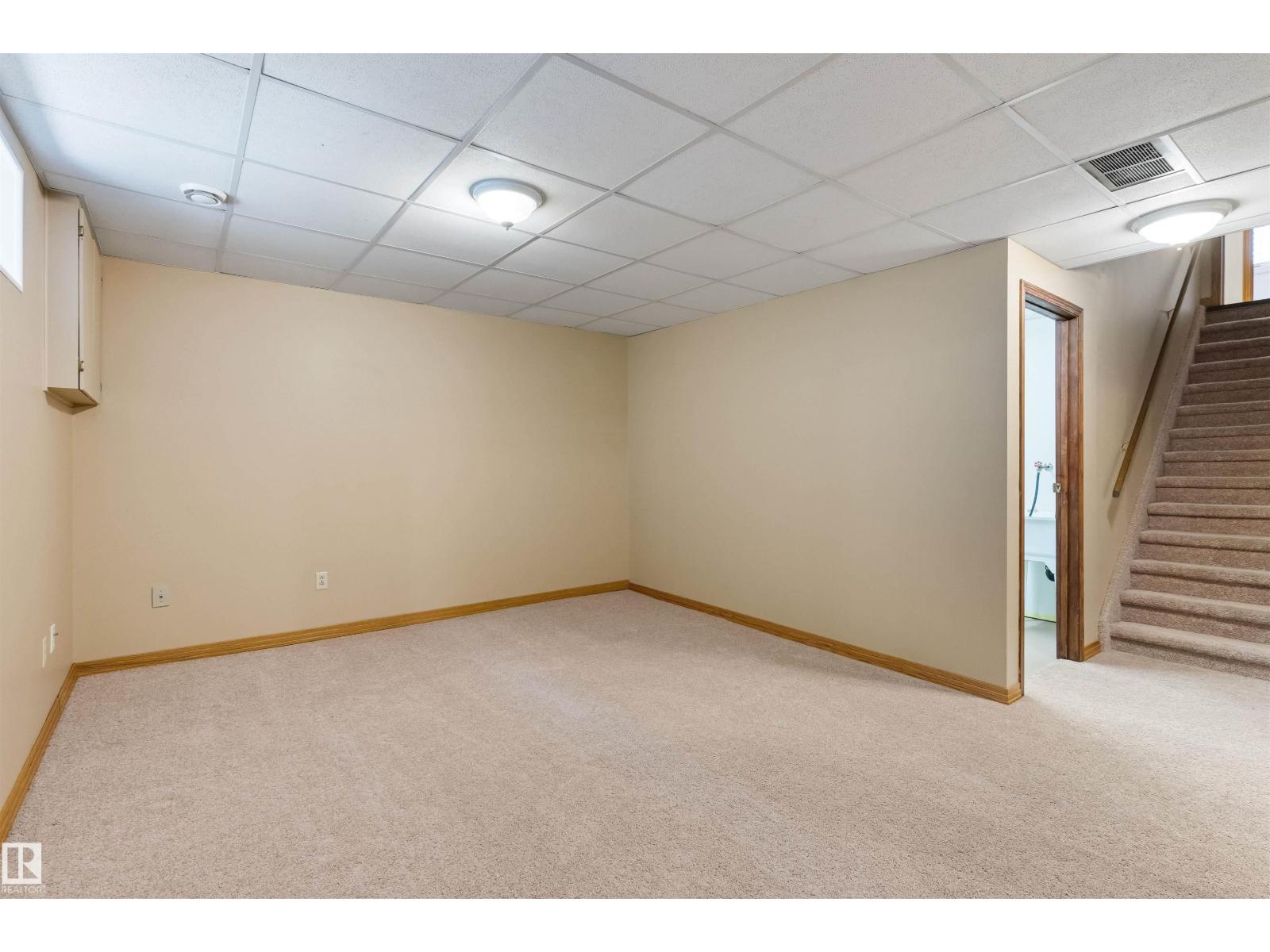9231 169 AV NW — photo 39