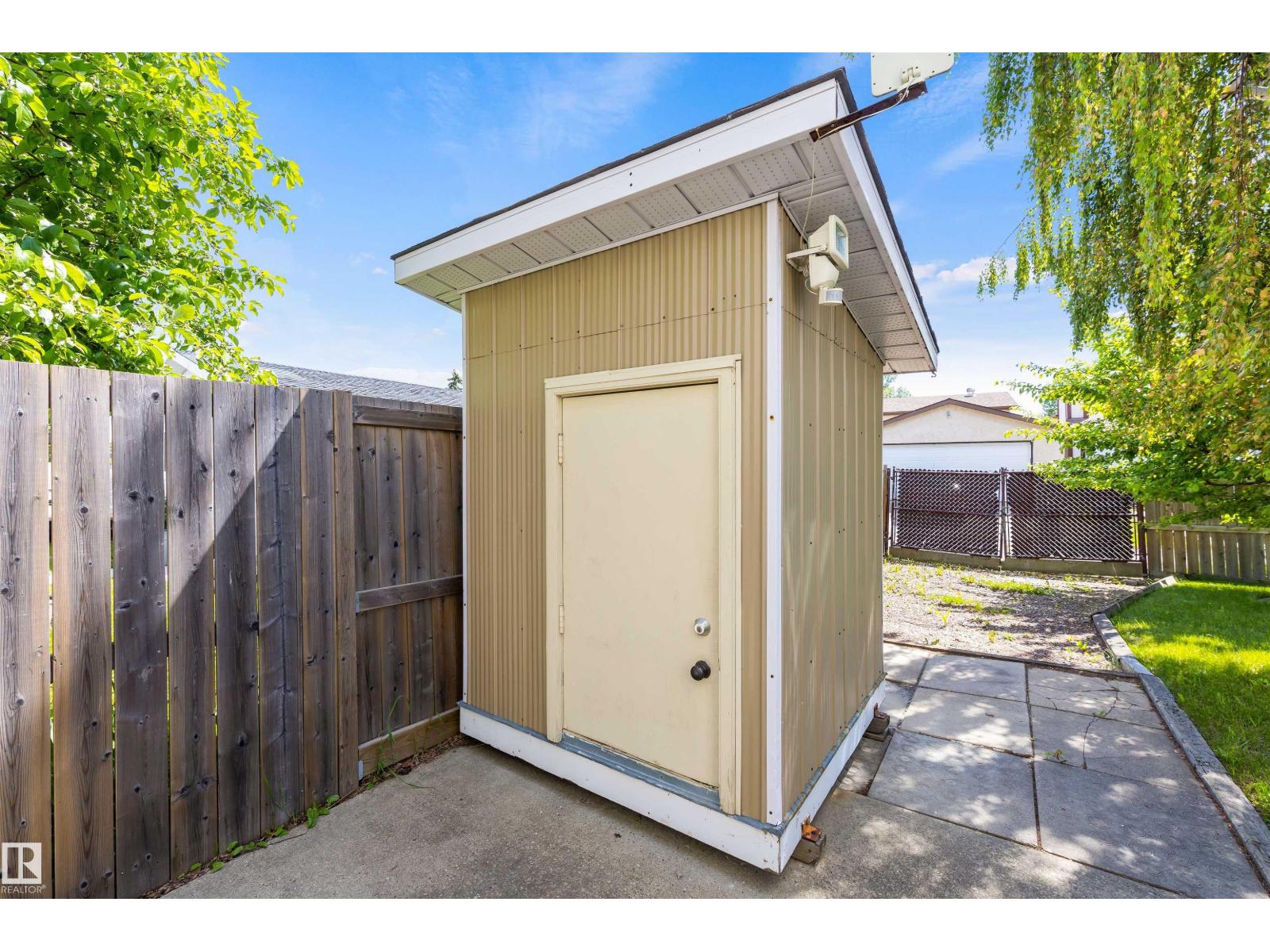 9231 169 AV NW — photo 52